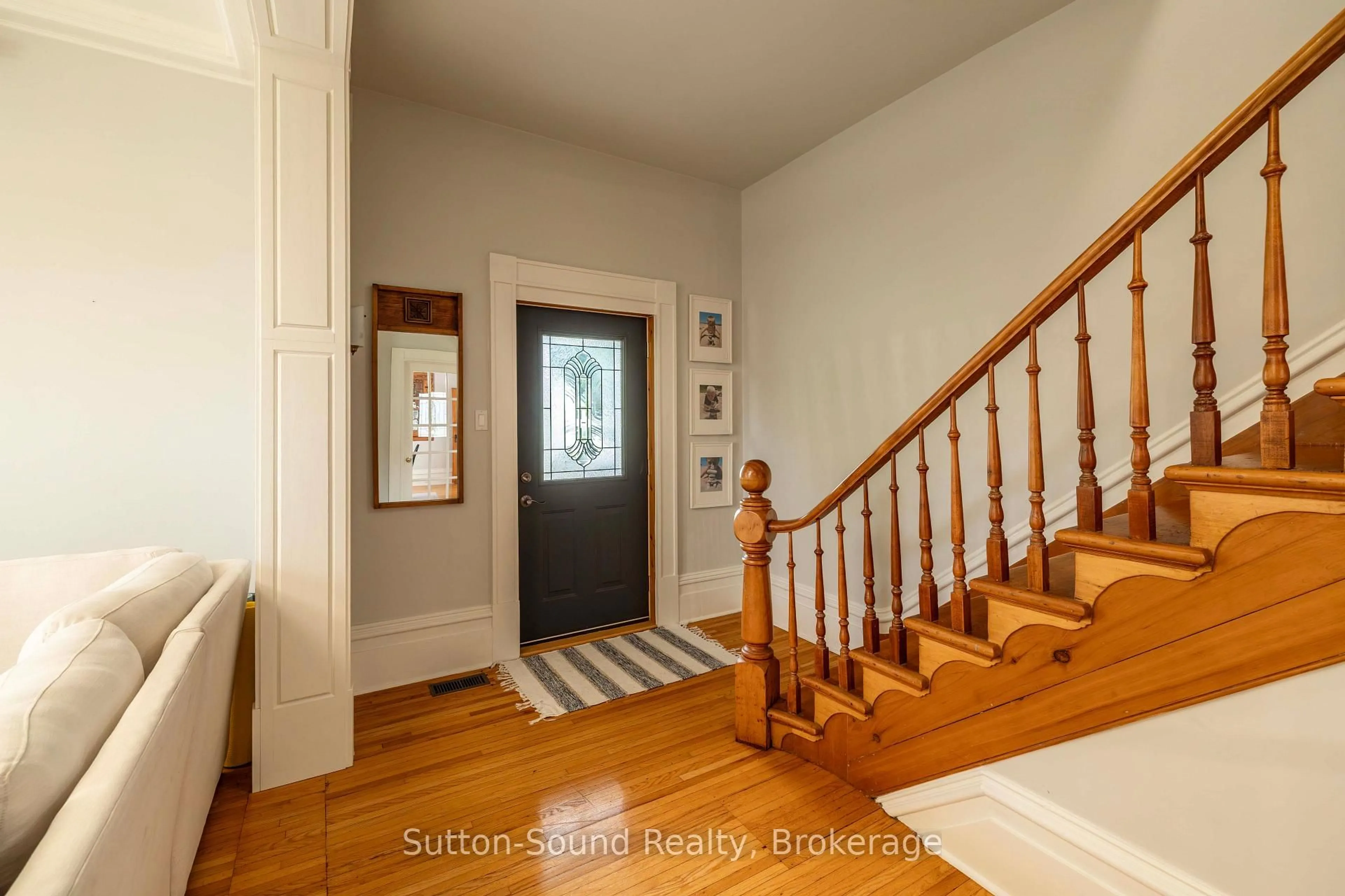 Indoor entryway for 490 Waterloo St, Saugeen Shores Ontario N0H 2C1