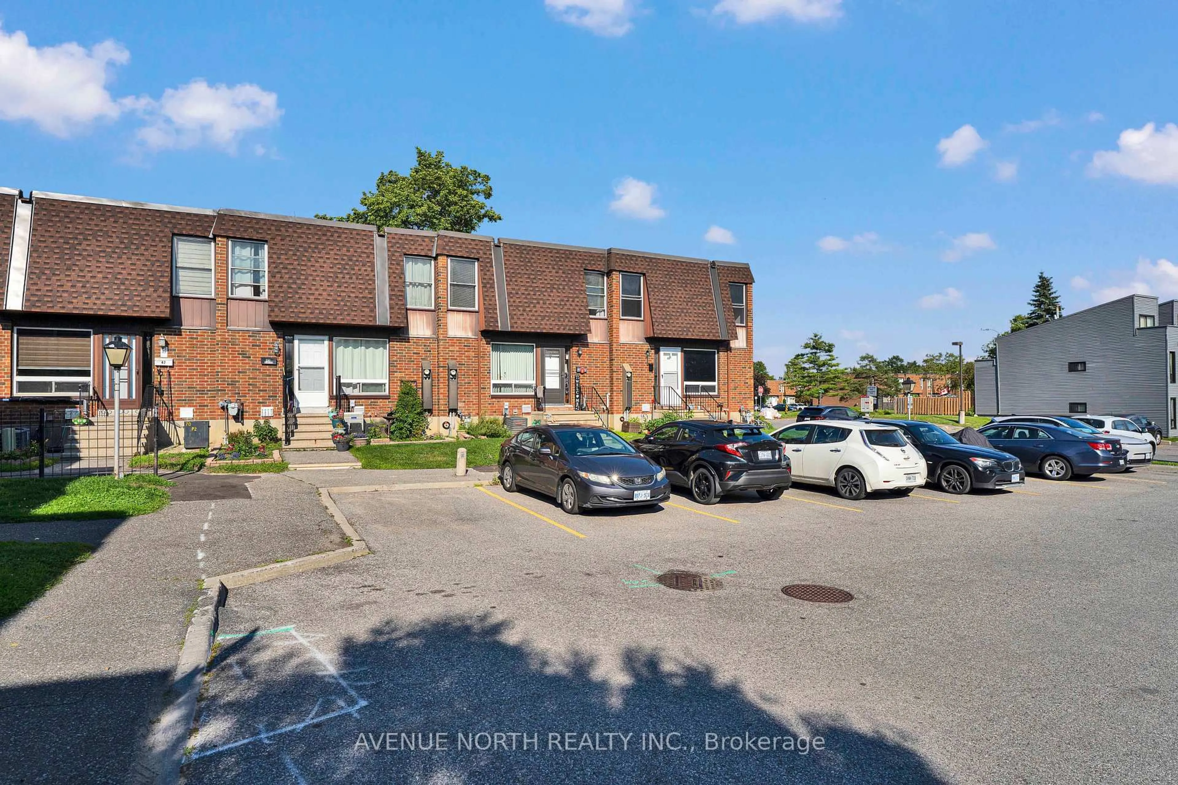 A pic from outside/outdoor area/front of a property/back of a property/a pic from drone, street for 3520 Downpatrick Rd #41, Ottawa Ontario K1V 8T4