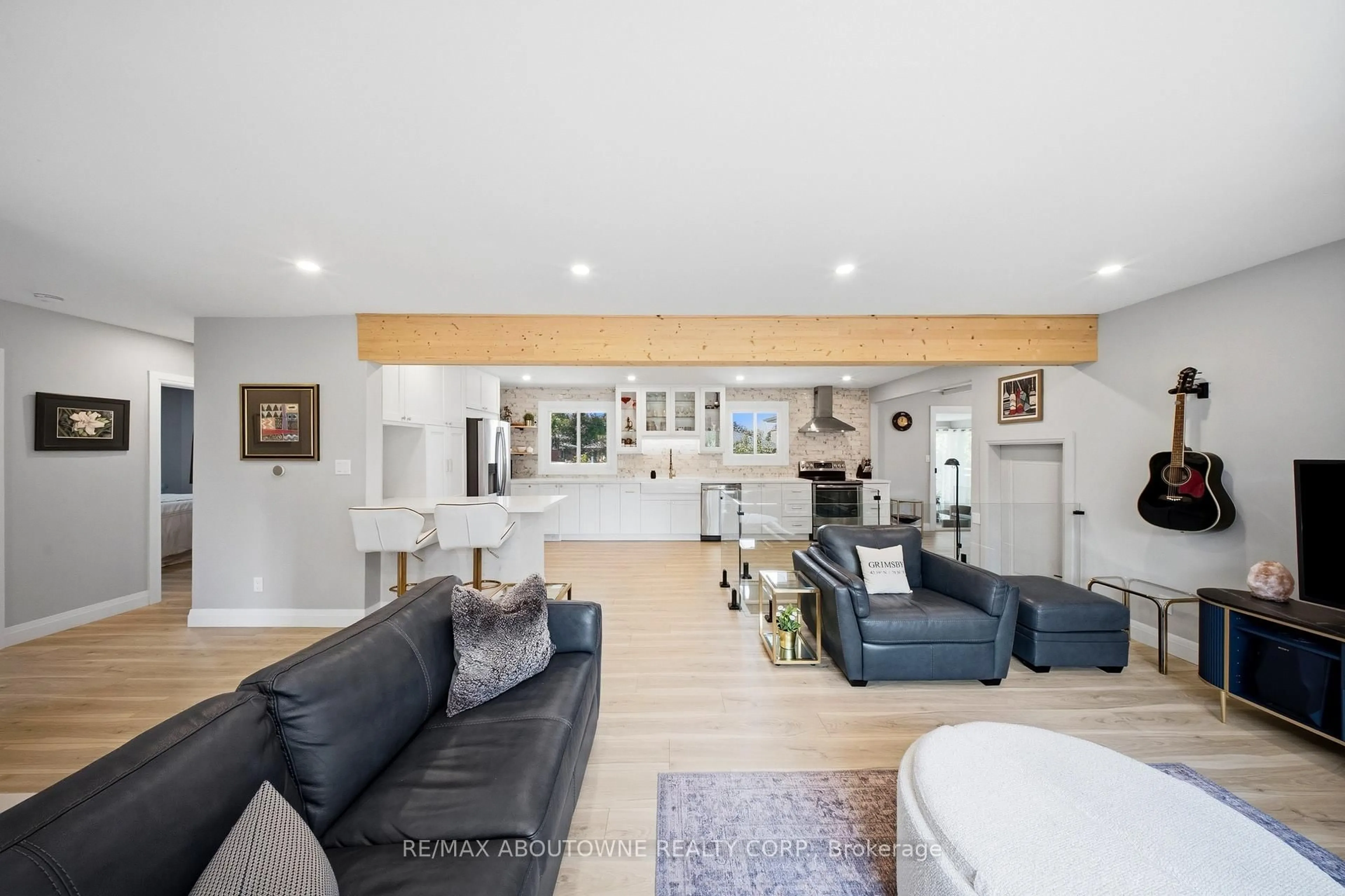 Open concept kitchen, unknown for 154 Lakeside Dr, Grimsby Ontario L3M 2L5