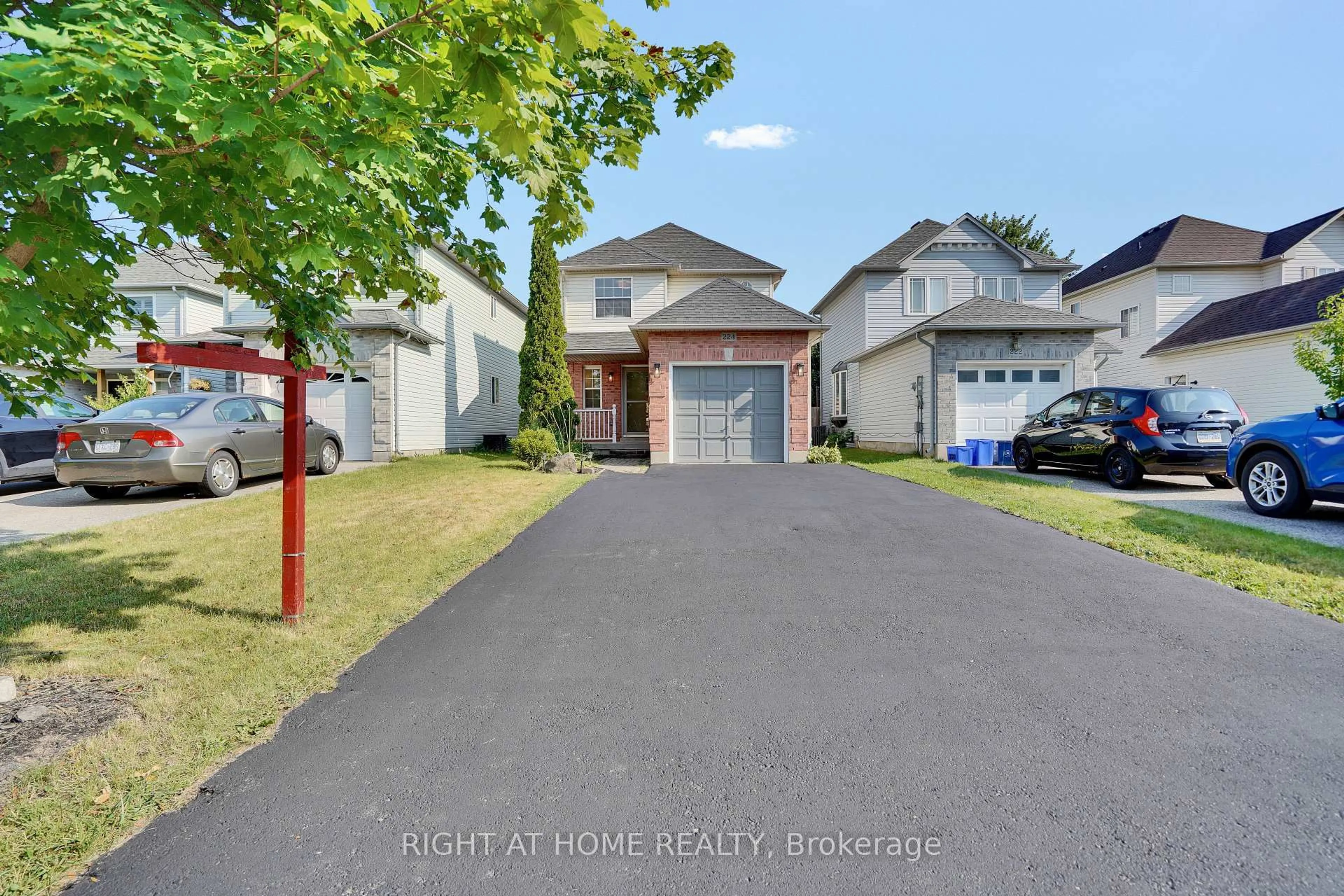 A pic from outside/outdoor area/front of a property/back of a property/a pic from drone, street for 224 Hilltop Dr, North Dumfries Ontario N0B 1E0