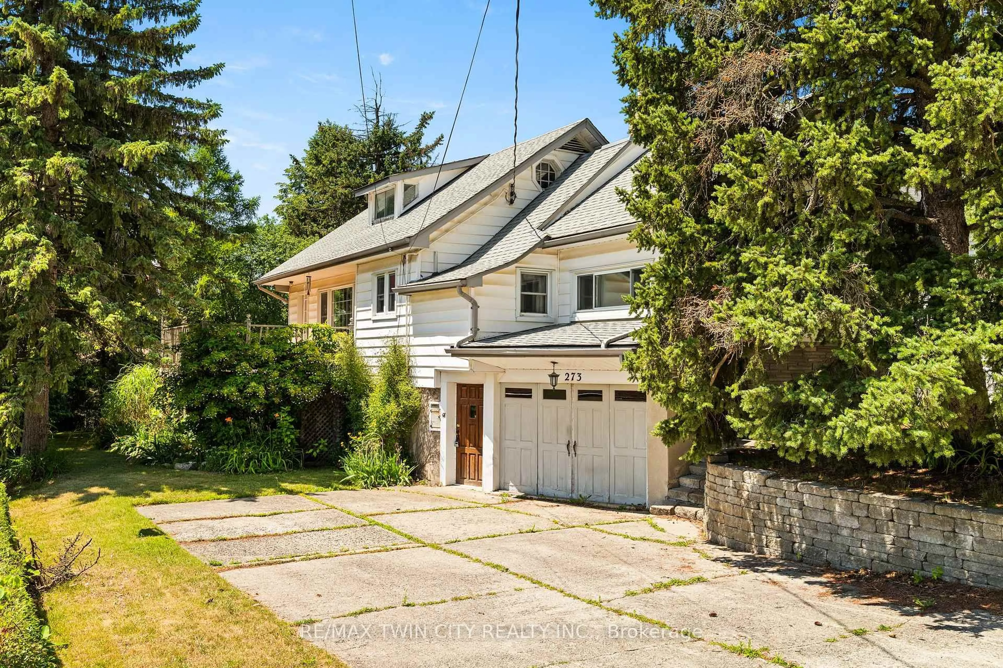 A pic from outside/outdoor area/front of a property/back of a property/a pic from drone, street for 273 Thaler Ave, Kitchener Ontario N2A 1R7