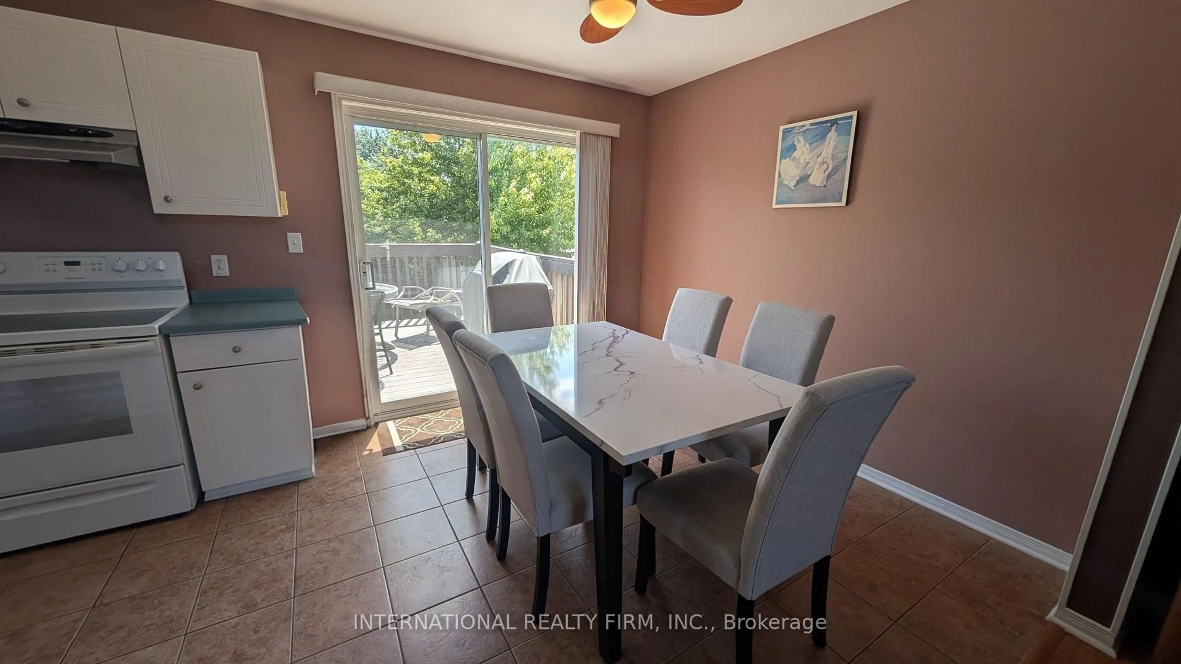 Dining room, ceramic/tile floor for 38 Windle Village Cres, Thorold Ontario L2V 4Z6