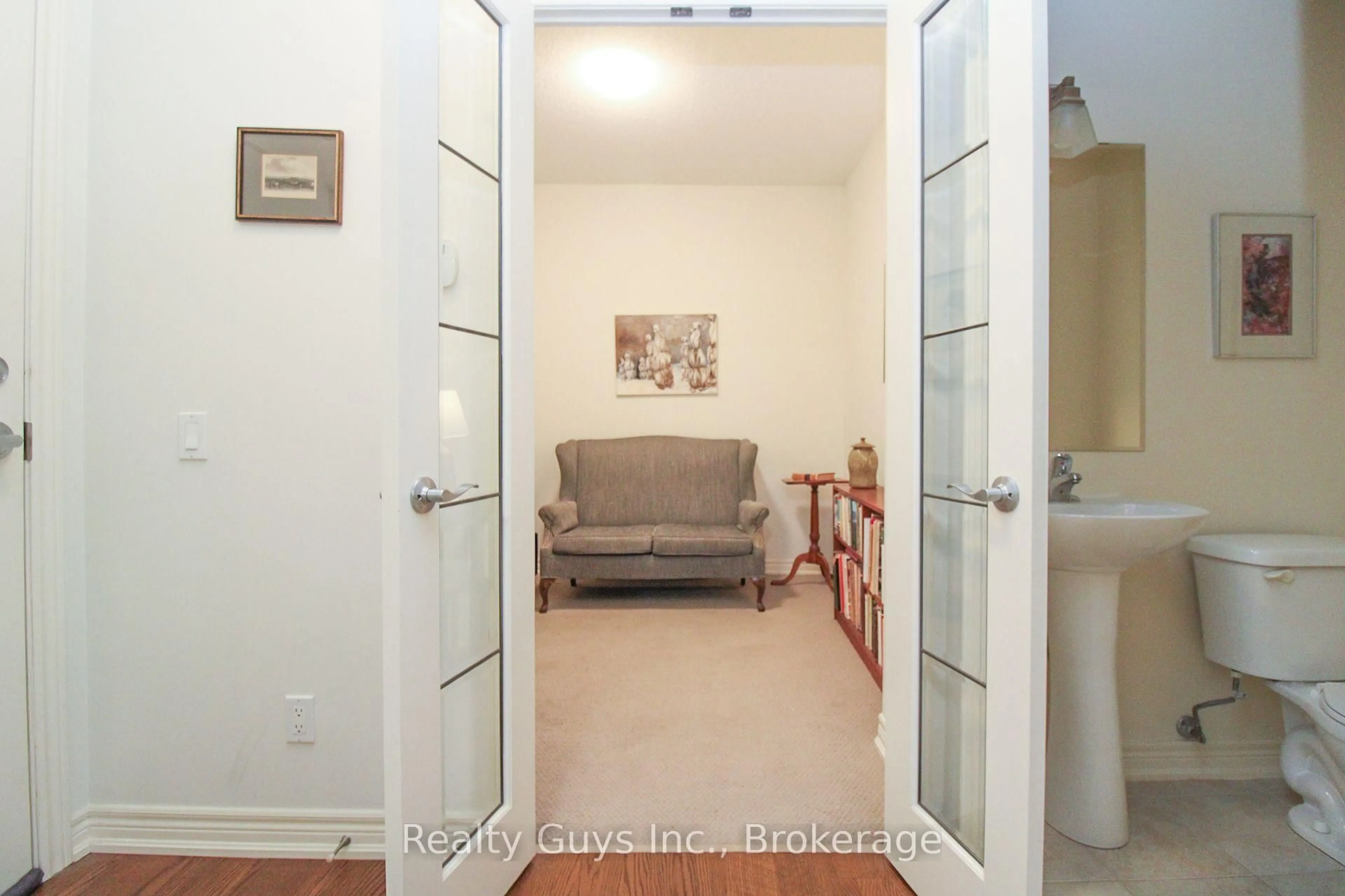 Indoor entryway for 869 Clonsilla Ave #116, Peterborough Ontario K9J 0B7