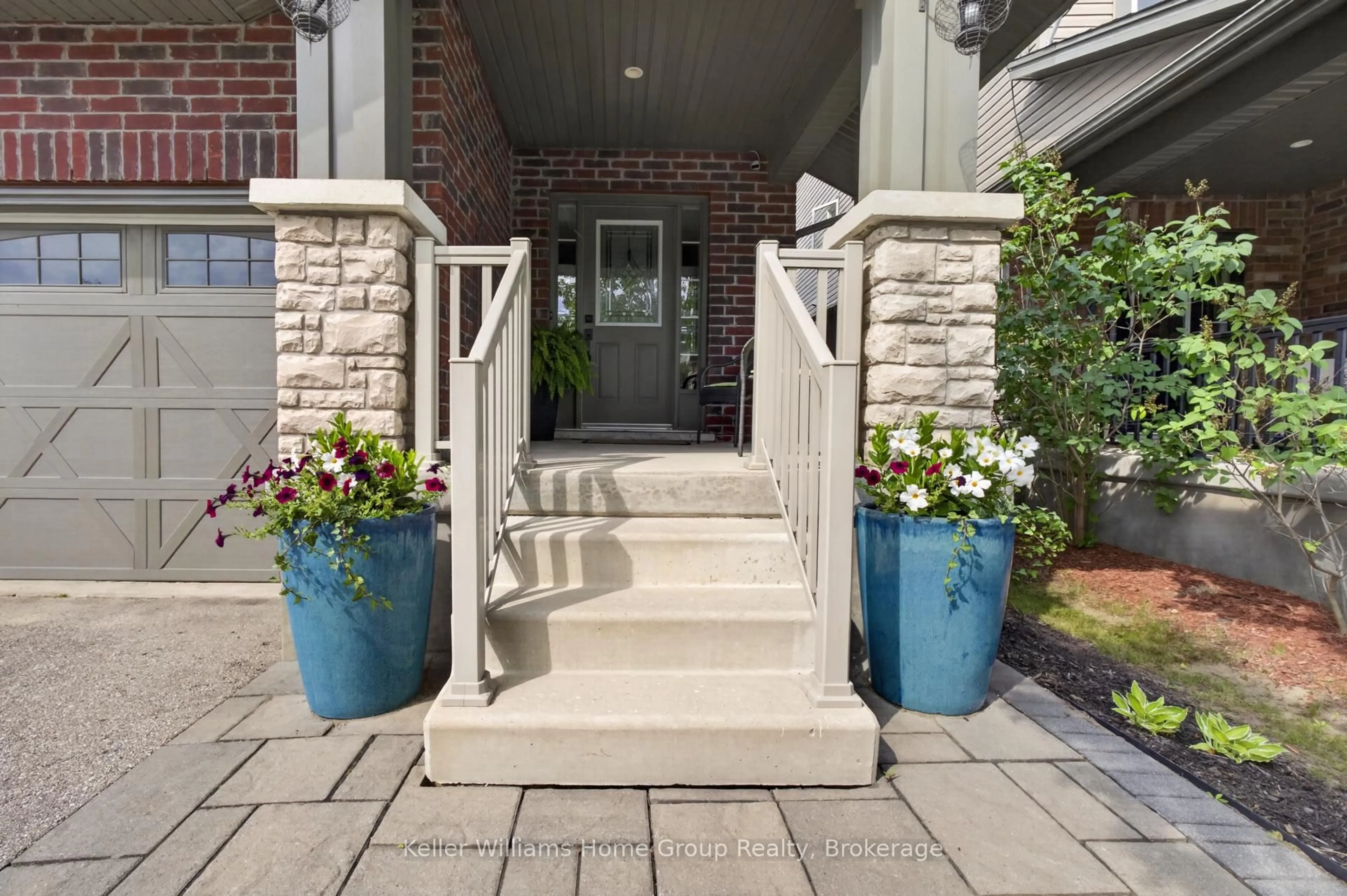 Indoor entryway for 306 Colonial Dr, Guelph Ontario N1L 0C8