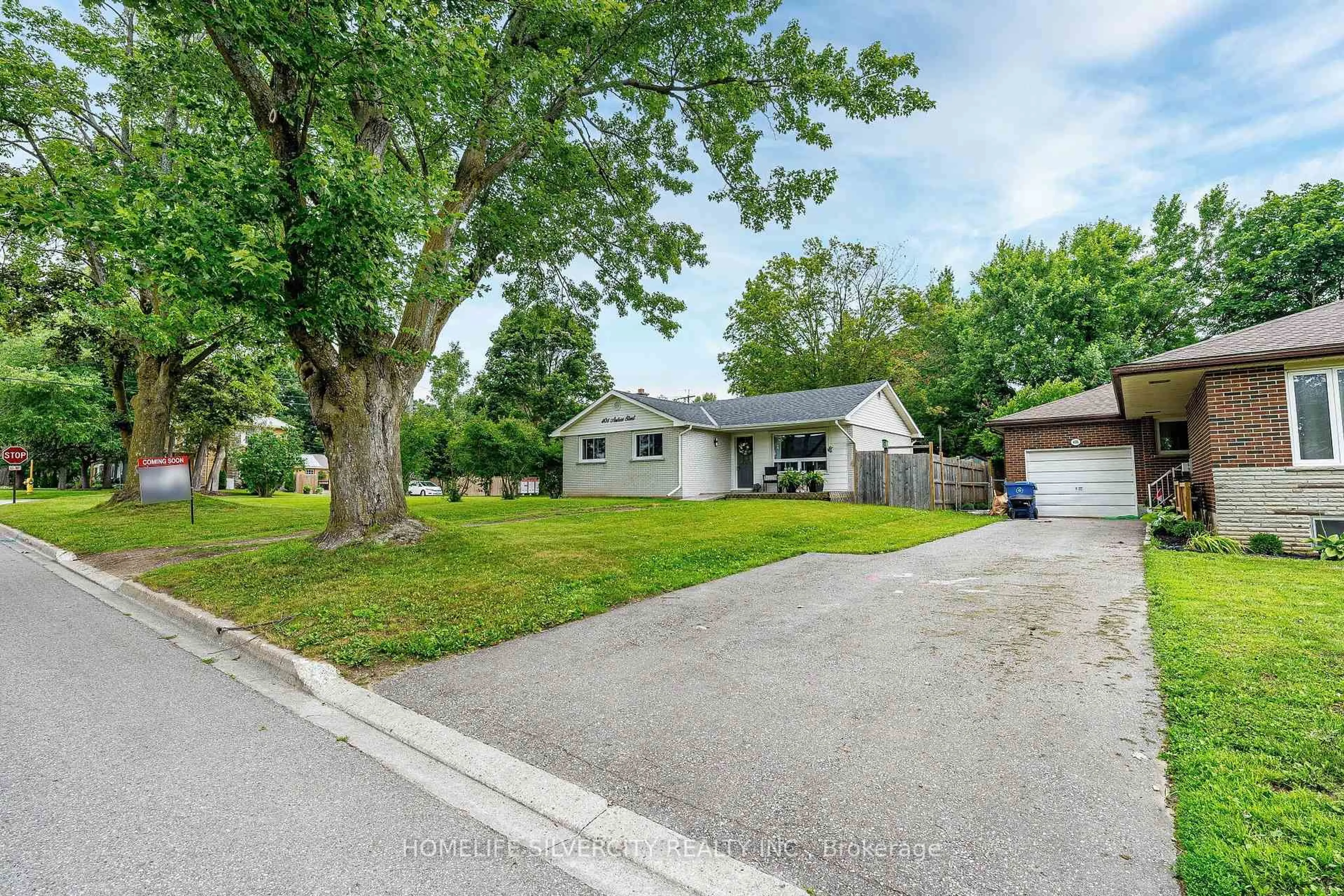A pic from outside/outdoor area/front of a property/back of a property/a pic from drone, street for 404 Andrew St, Shelburne Ontario L9V 2Y8