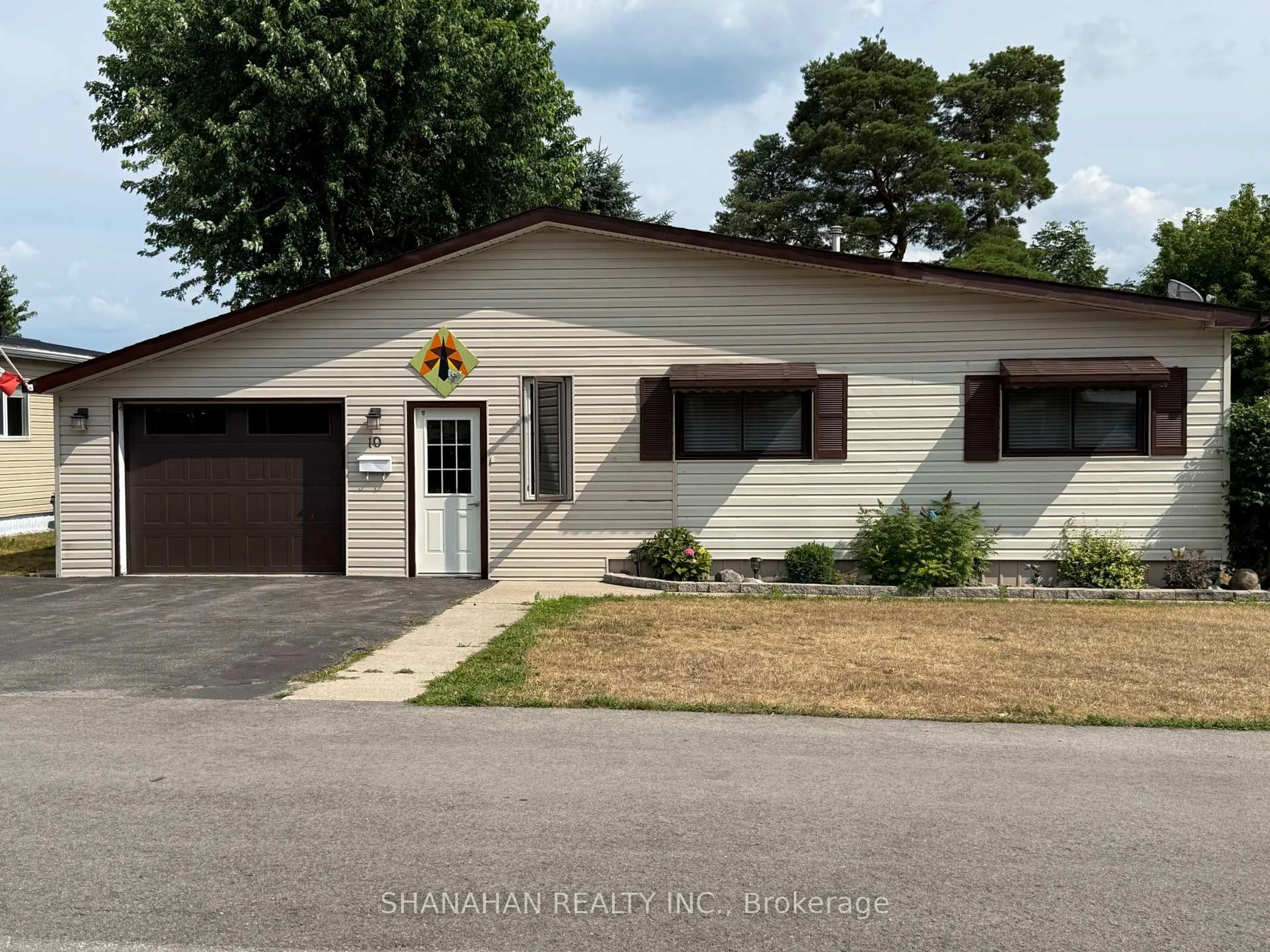 Unknown for 10 Velma St, Strathroy-Caradoc Ontario N7G 3L3
