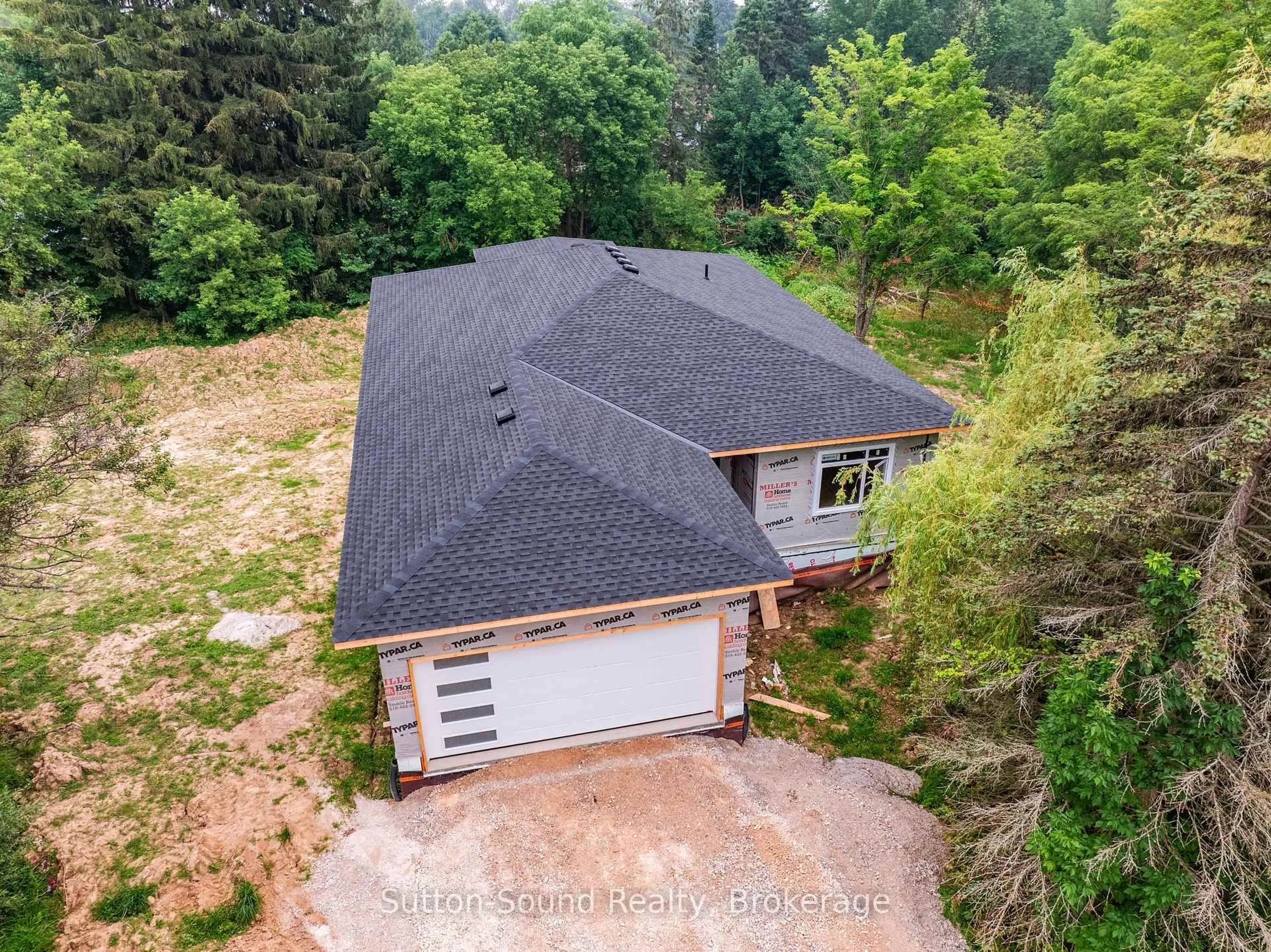 A pic from outside/outdoor area/front of a property/back of a property/a pic from drone, unknown for 791 23rd St, Owen Sound Ontario N4K 4H4