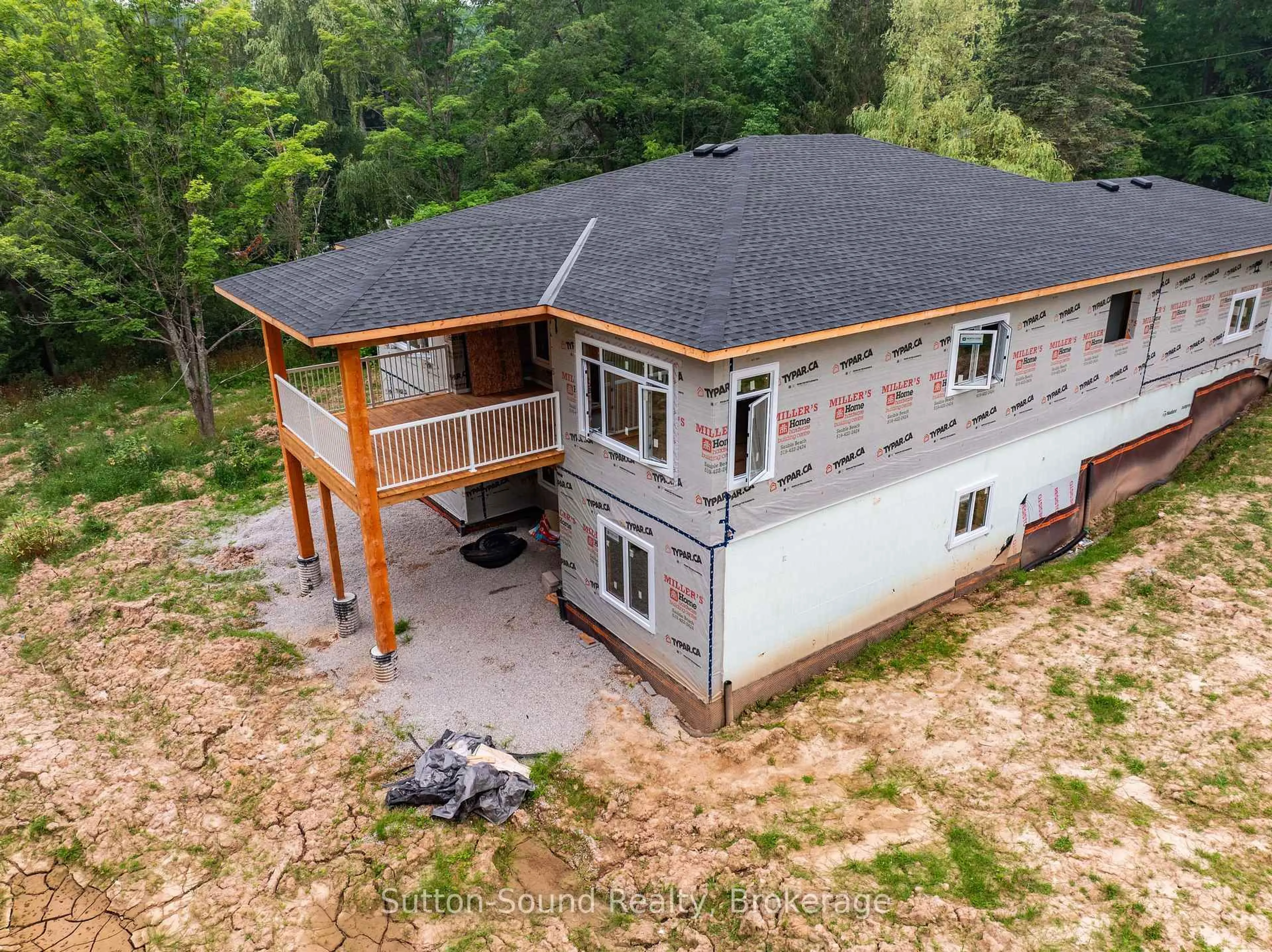 A pic from outside/outdoor area/front of a property/back of a property/a pic from drone, building for 791 23rd St, Owen Sound Ontario N4K 4H4
