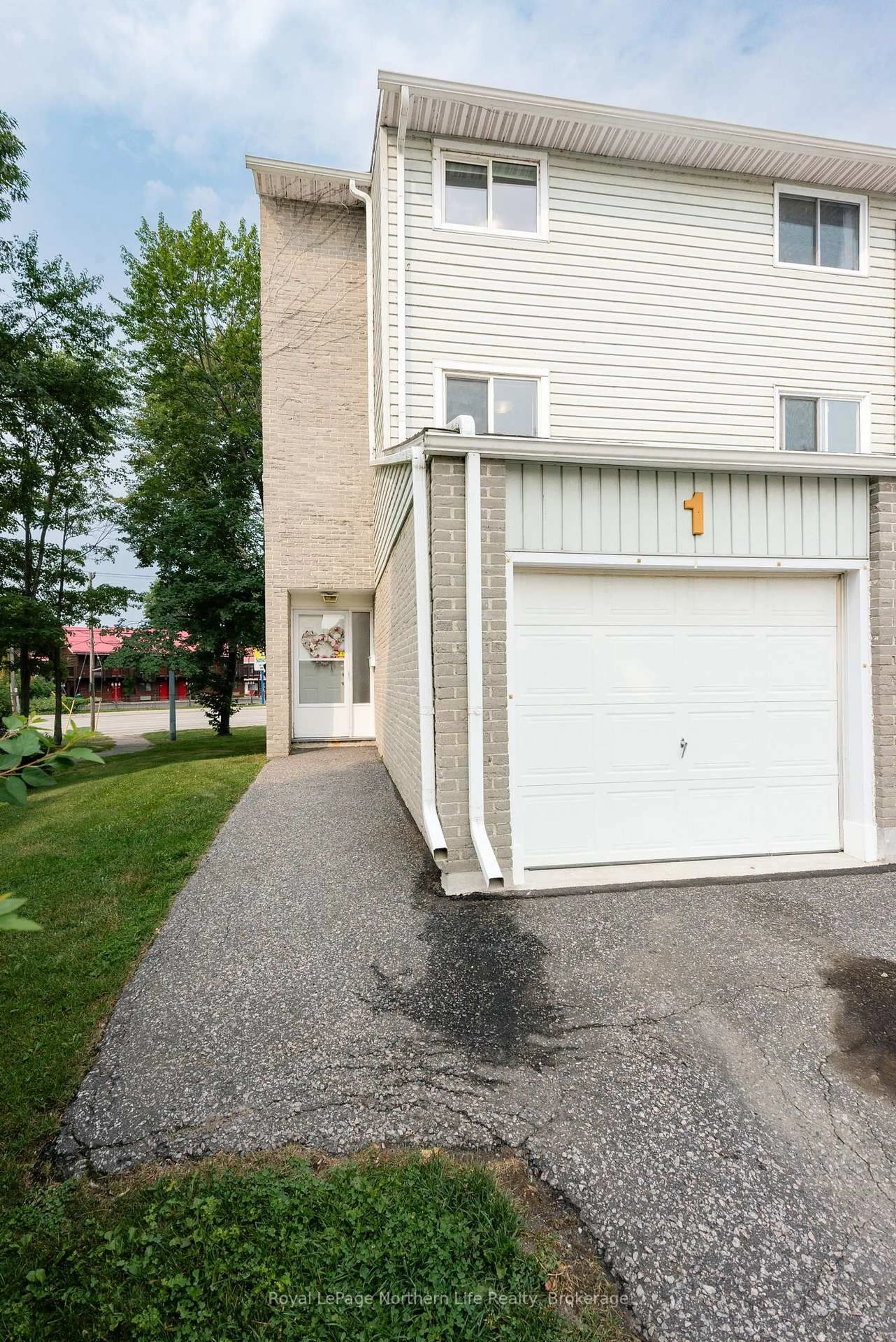 Unknown for 644 Lakeshore Dr #1, North Bay Ontario P1A 3N6
