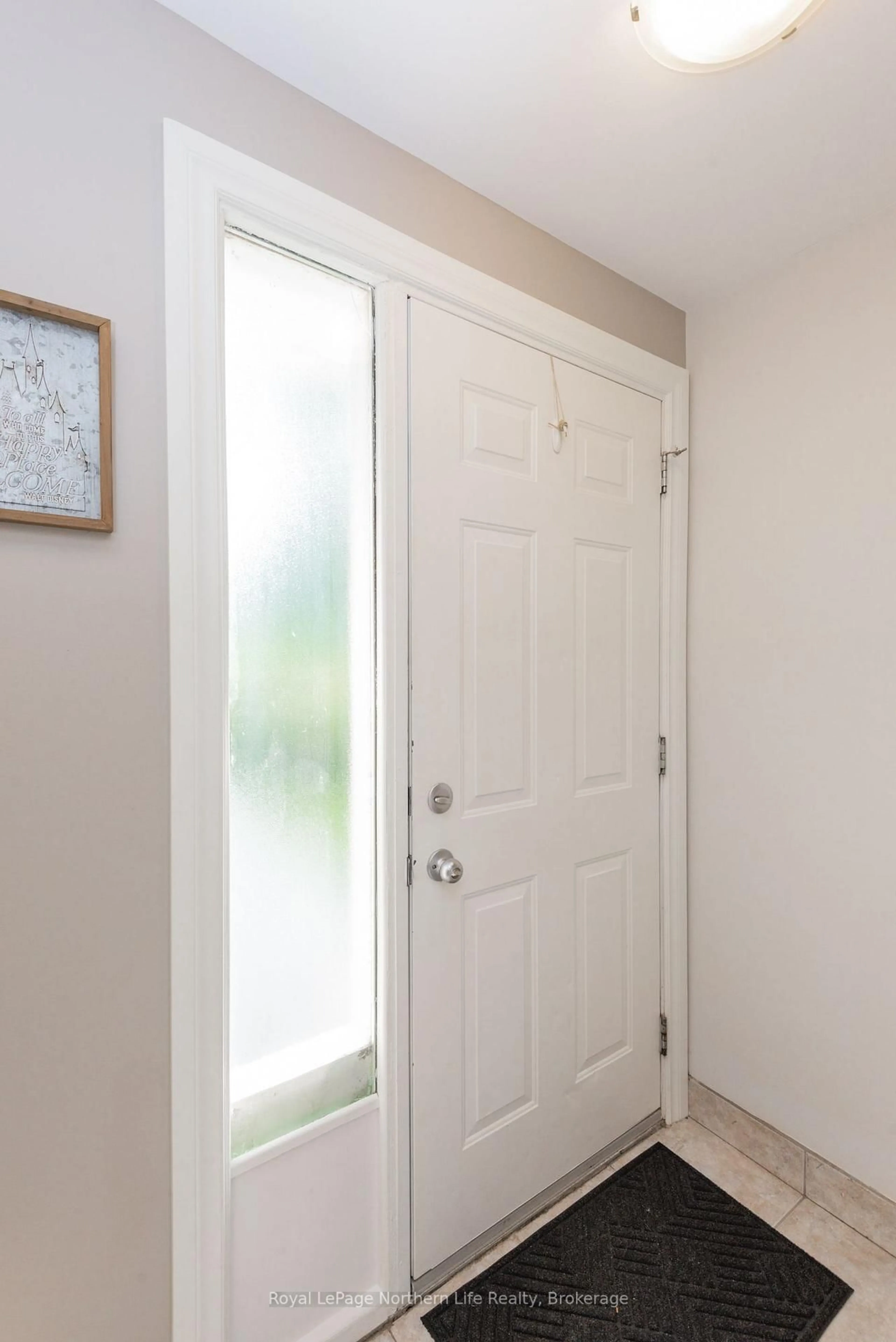 Indoor entryway for 644 Lakeshore Dr #1, North Bay Ontario P1A 3N6