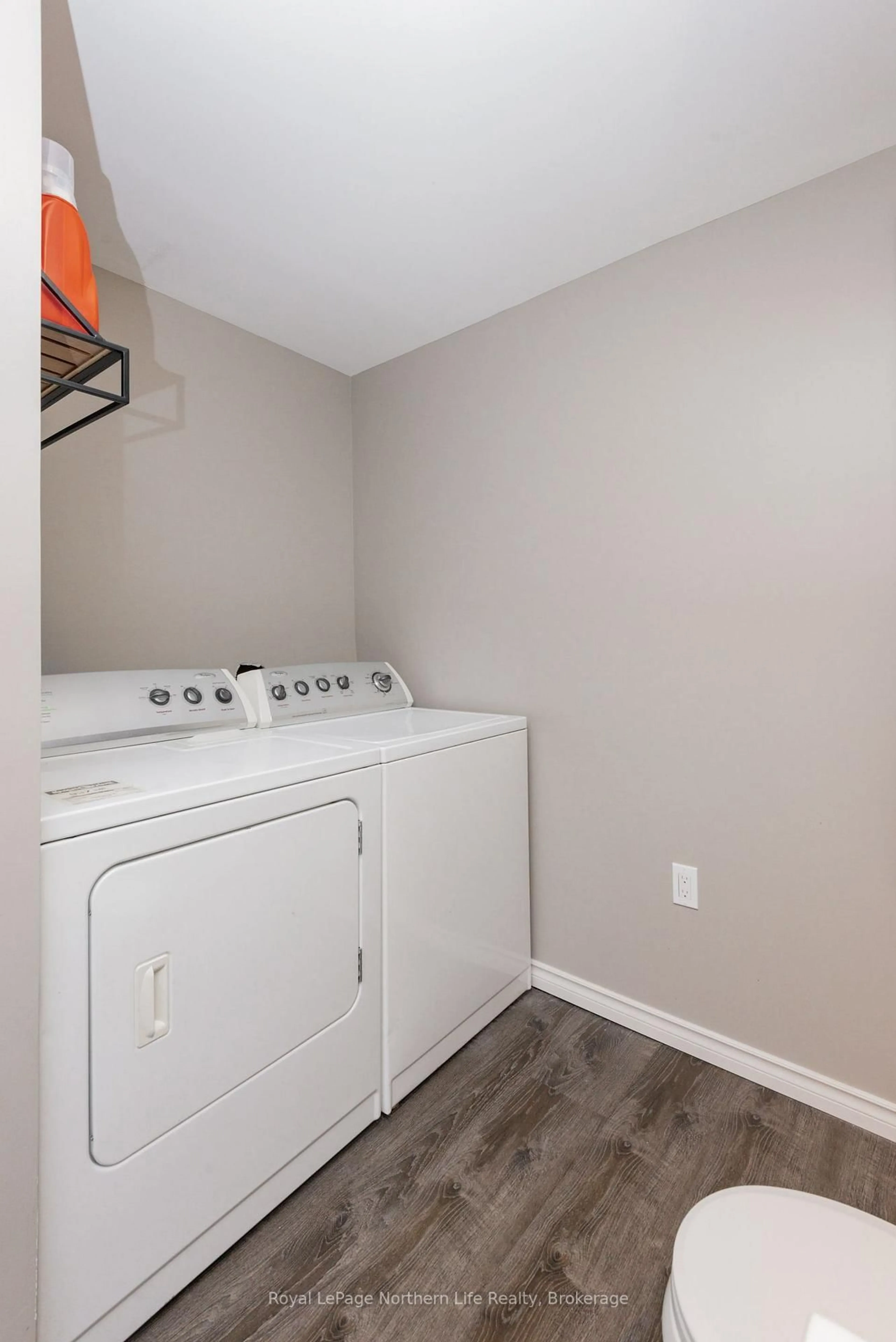 Laundry room for 644 Lakeshore Dr #1, North Bay Ontario P1A 3N6
