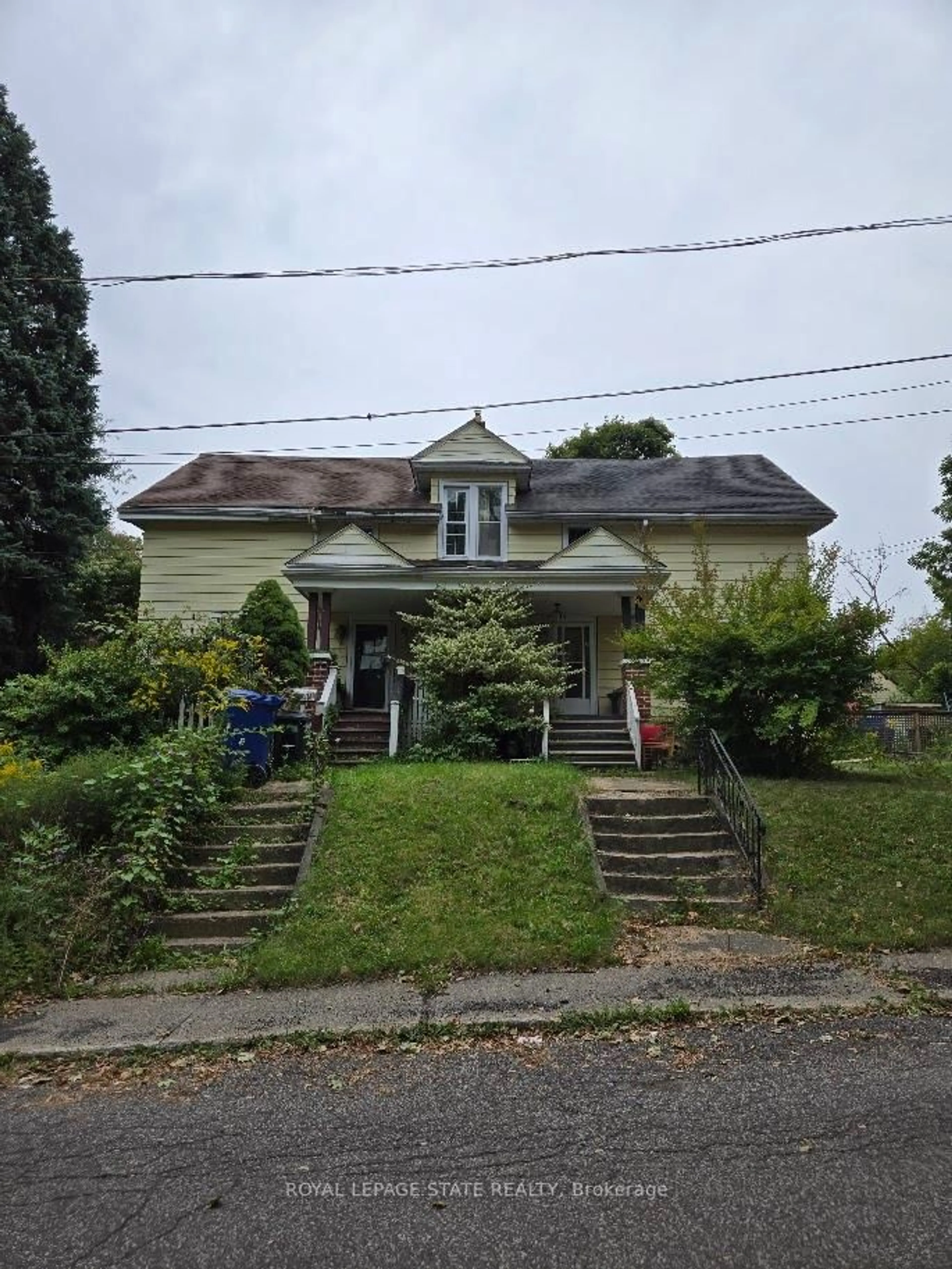 A pic from outside/outdoor area/front of a property/back of a property/a pic from drone, street for 4340 Elgin St, Niagara Falls Ontario L2E 2X8