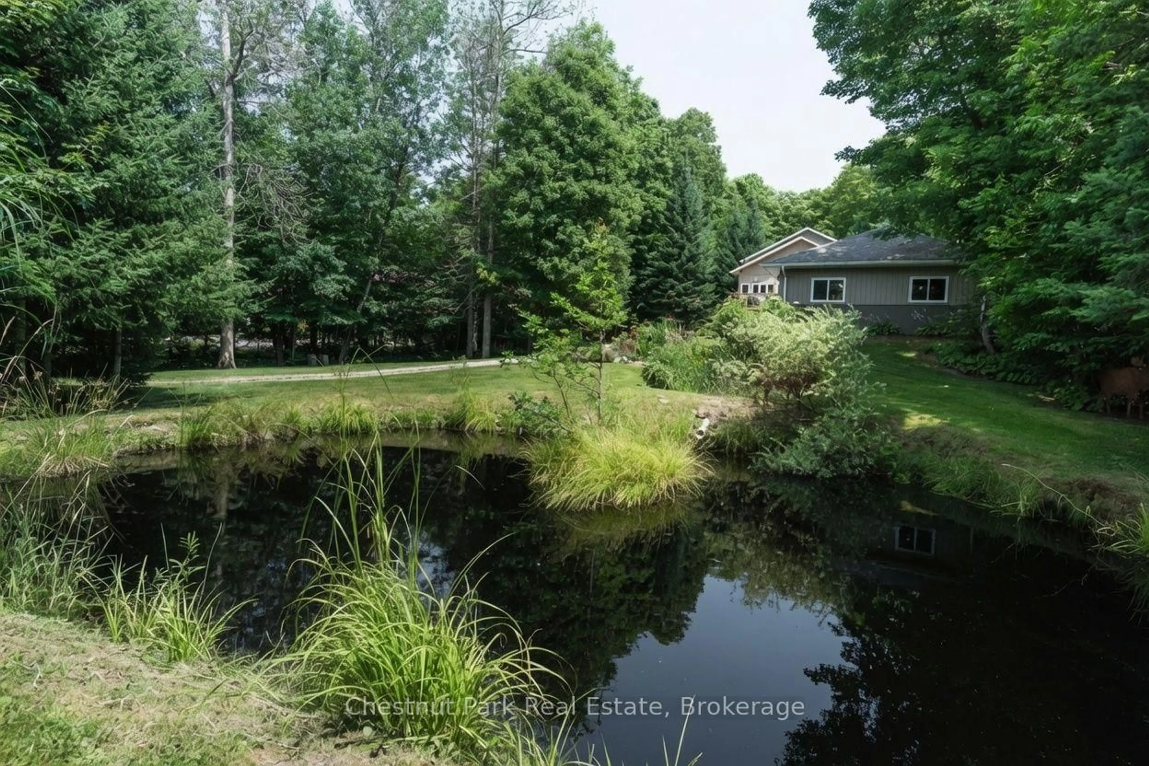 A pic from outside/outdoor area/front of a property/back of a property/a pic from drone, water/lake/river/ocean view for 253 Chapman Dr, Burk's Falls Ontario P0A 1C0
