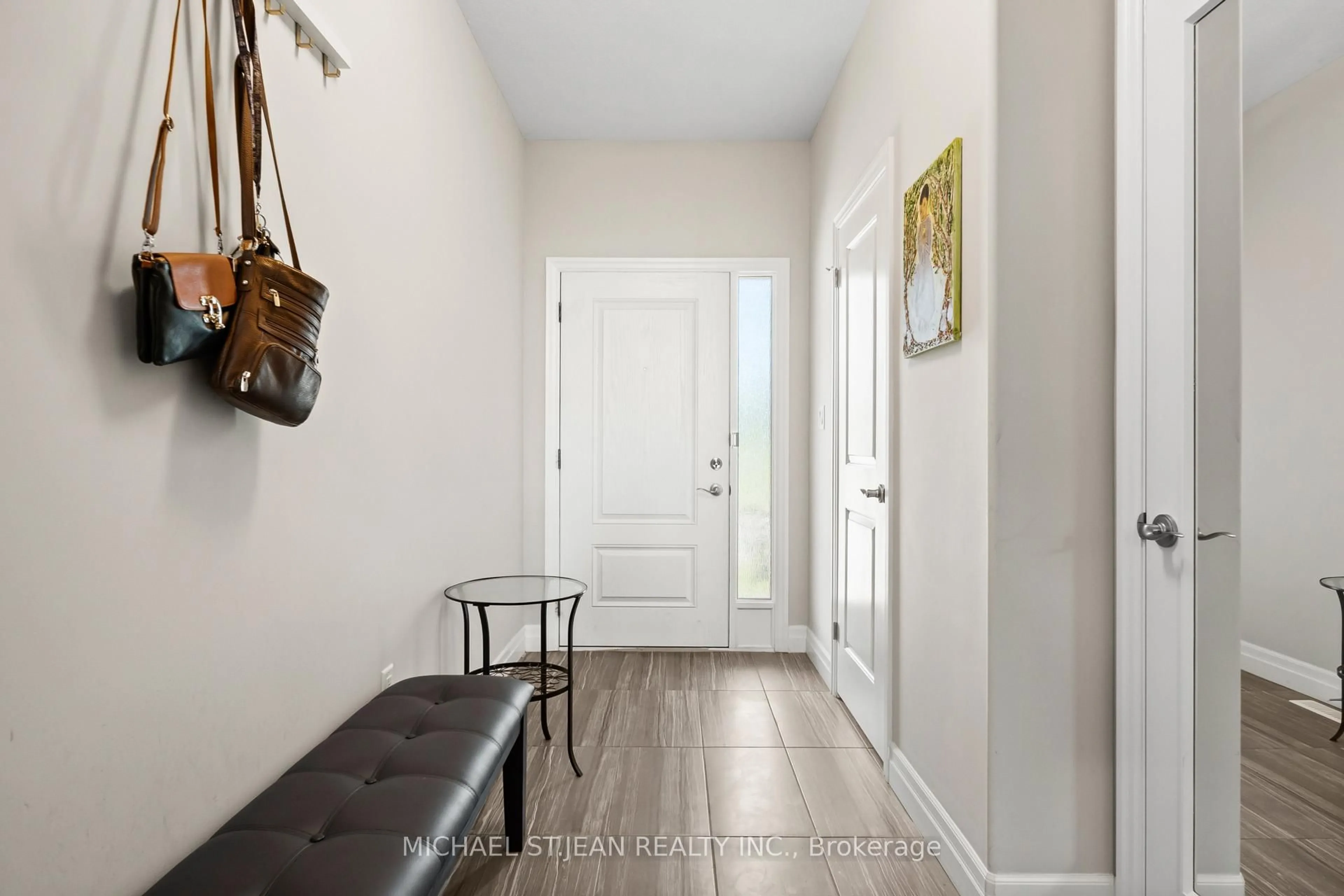 Indoor entryway for 811 Sarnia Rd #18, London North Ontario N6H 0K3