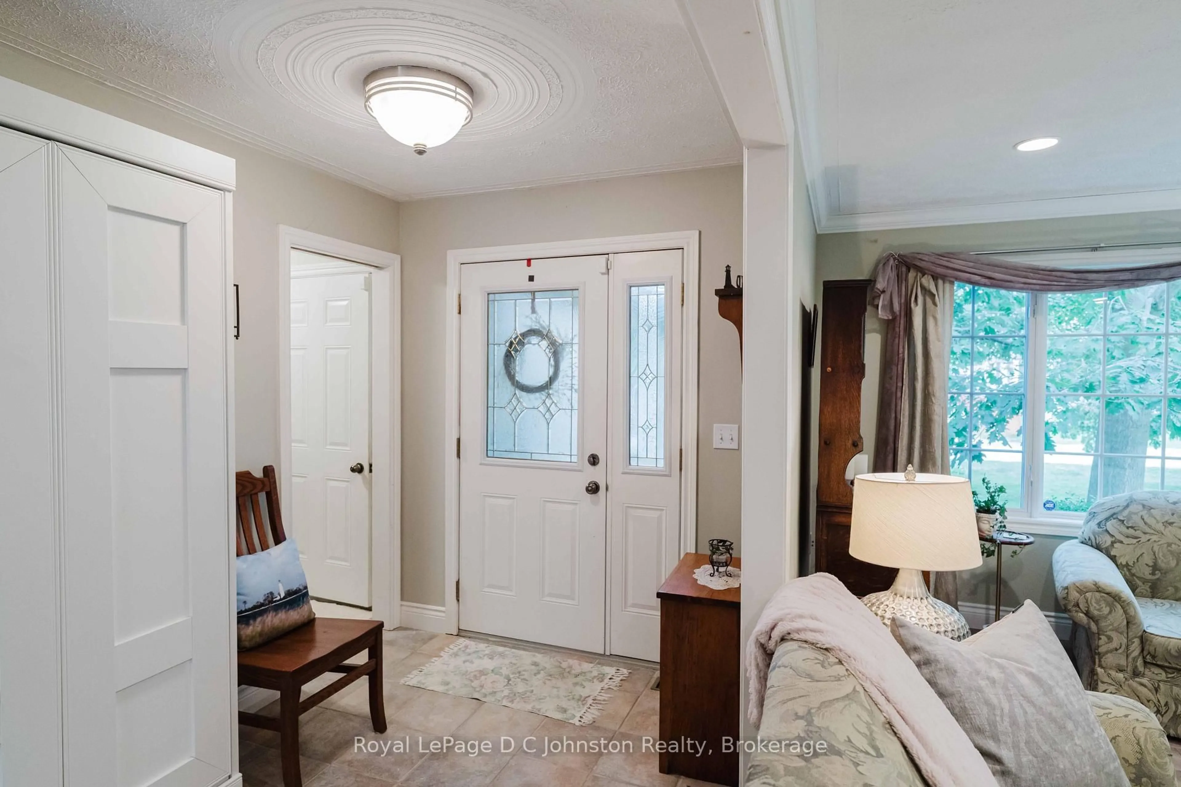 Indoor entryway for 103 GRENVILLE St, Saugeen Shores Ontario N0H 2L0