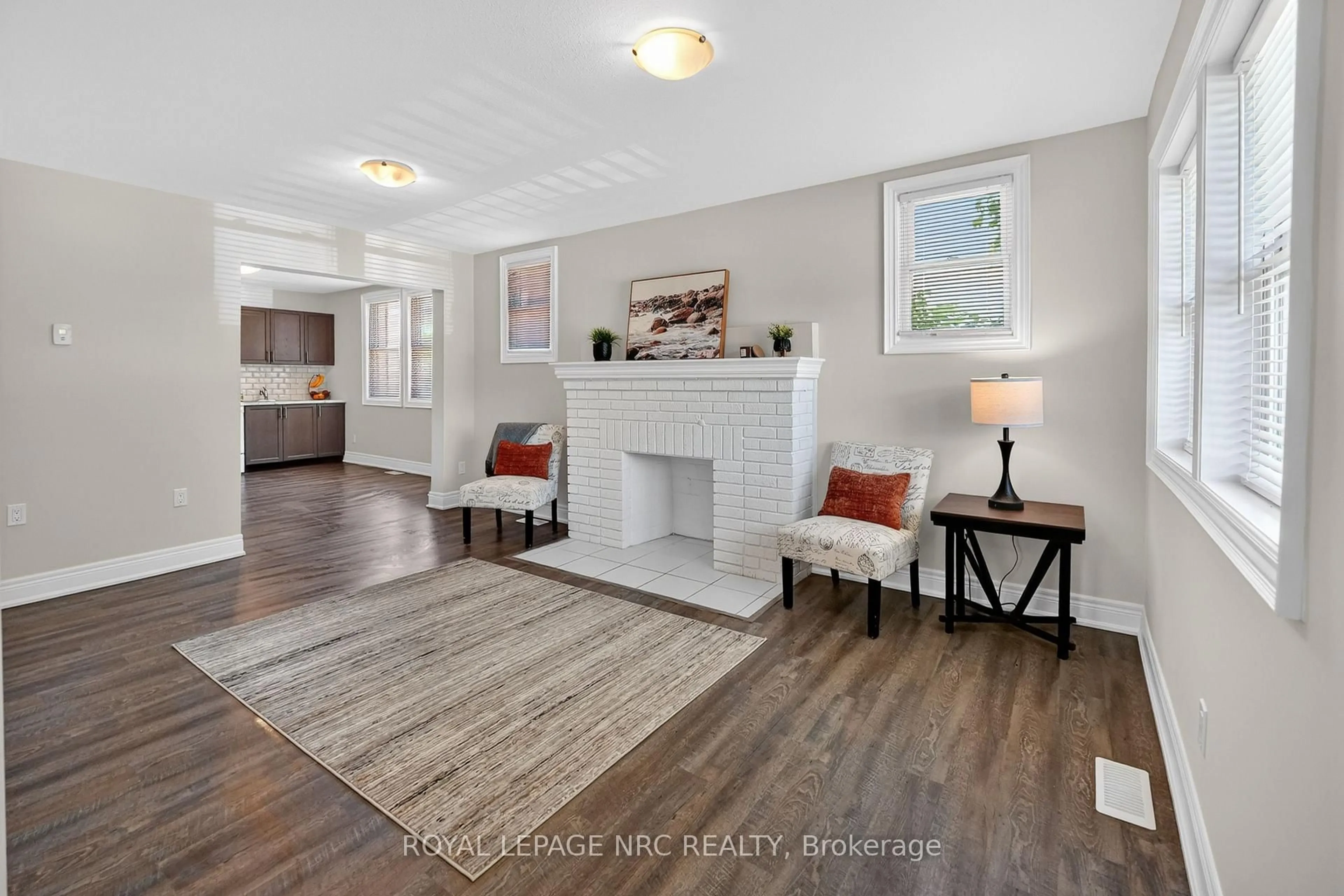 Living room with furniture, unknown for 185 Catherine St, Fort Erie Ontario L2A 2J4