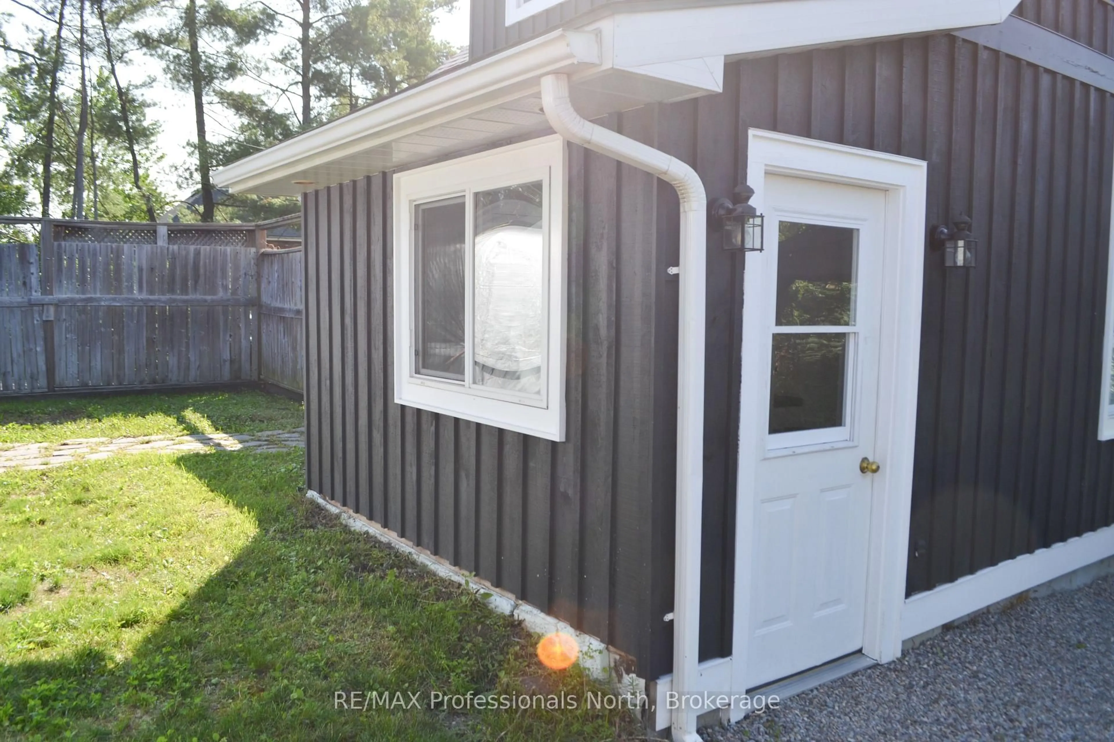 Shed for 14 Princess St, Huntsville Ontario P1H 1P2