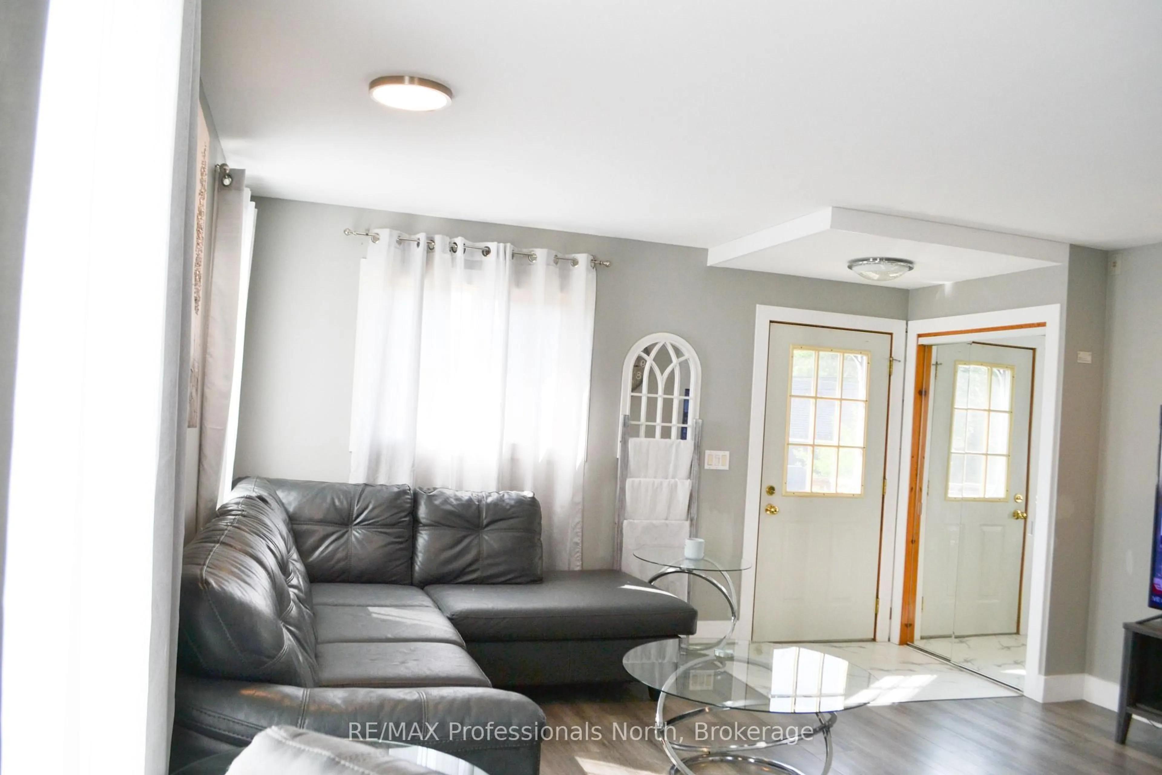 Living room with furniture, unknown for 14 Princess St, Huntsville Ontario P1H 1P2