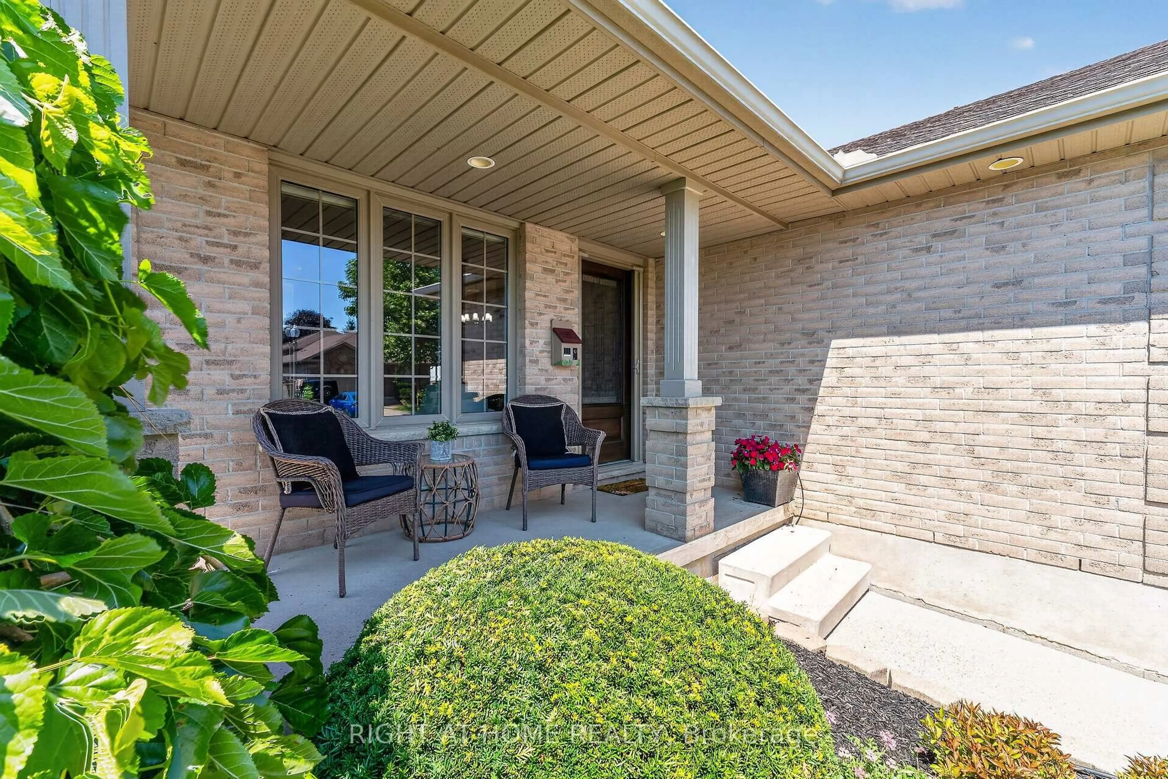 Unknown for 10 Galbraith Crt, St. Thomas Ontario N5R 6G8