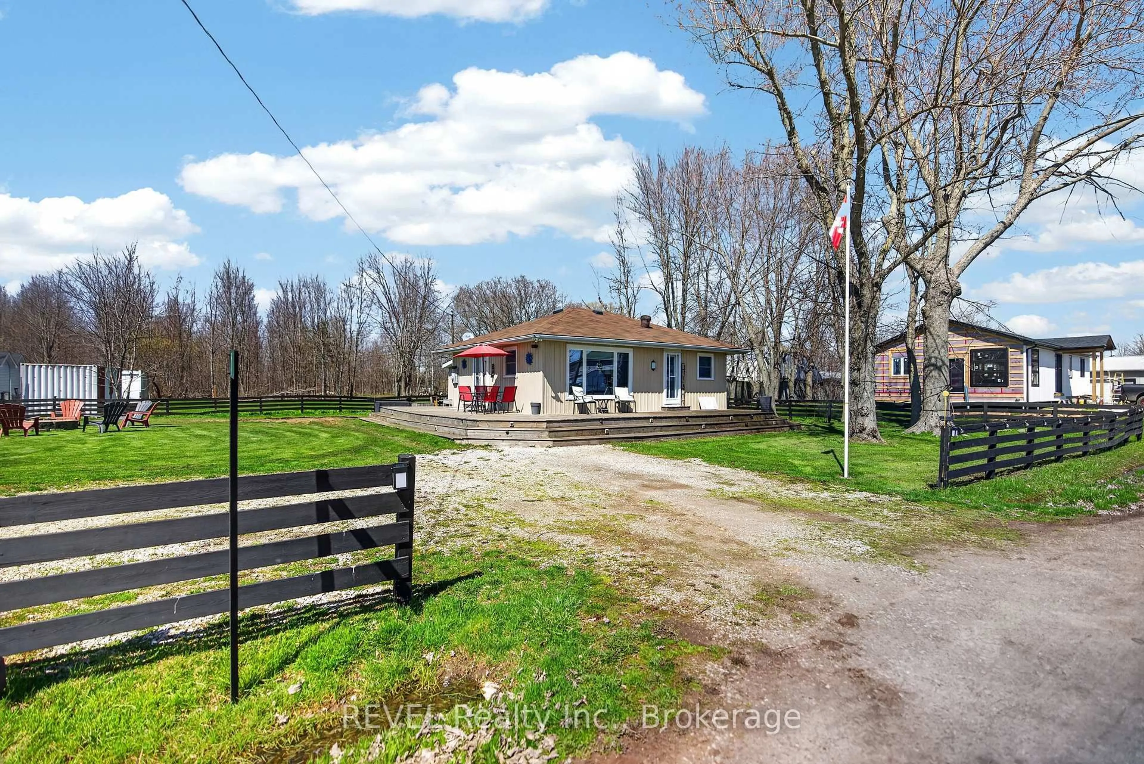 A pic from outside/outdoor area/front of a property/back of a property/a pic from drone, street for 11 Walter Dr, Haldimand Ontario N0A 1L0