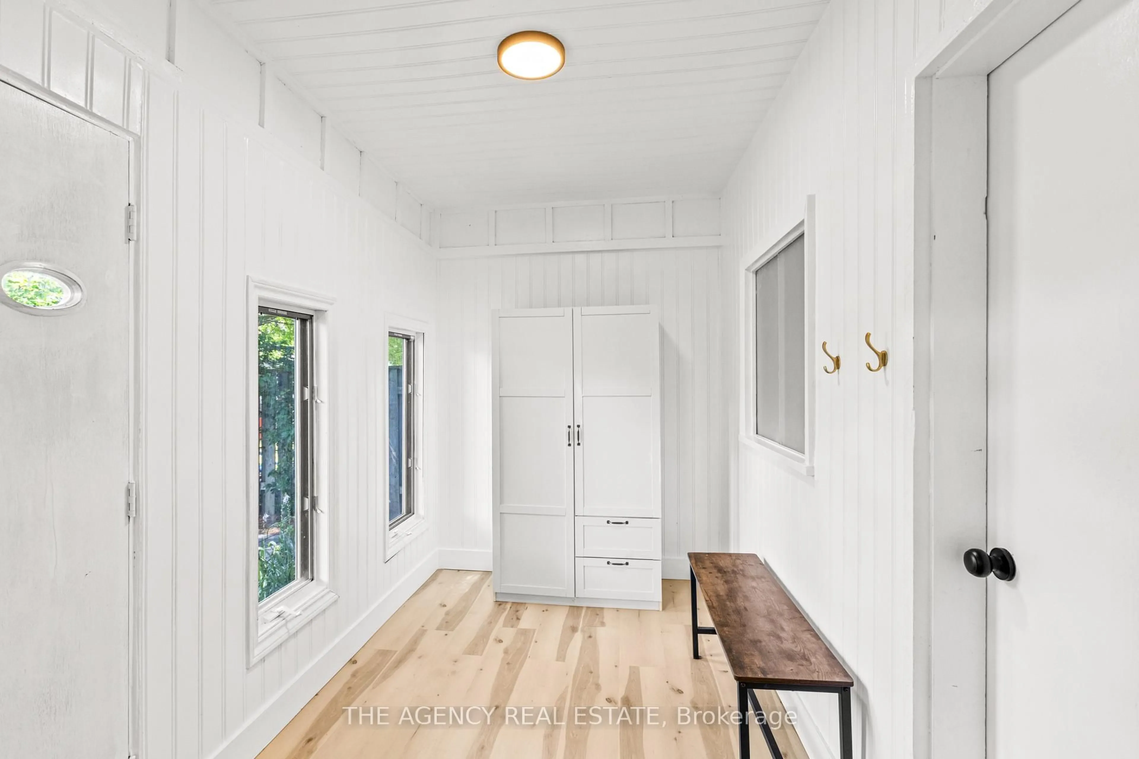 Indoor entryway for 86 Hawkesbury Ave, London East Ontario N5V 2K1