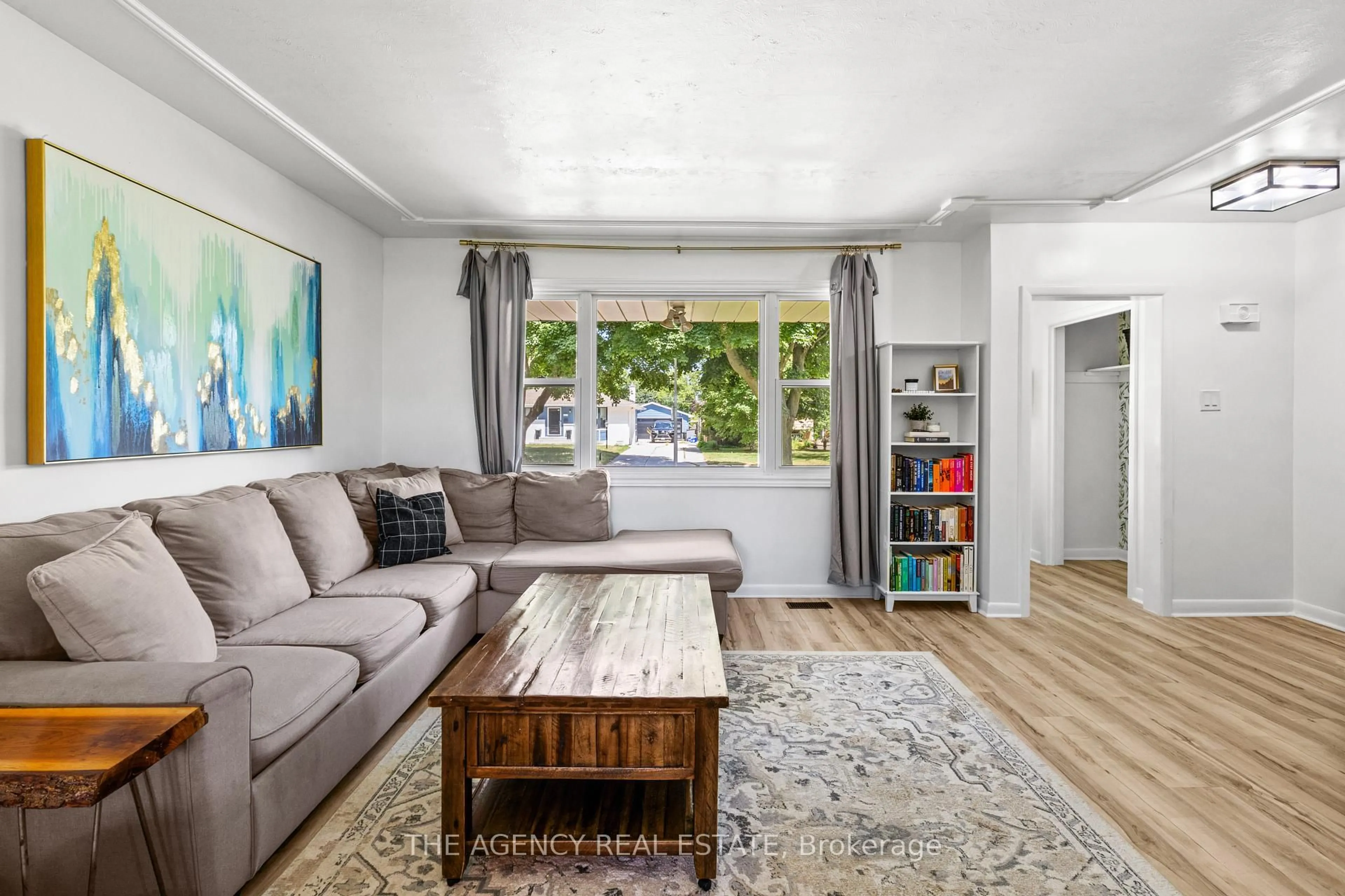 Living room with furniture, unknown for 86 Hawkesbury Ave, London East Ontario N5V 2K1