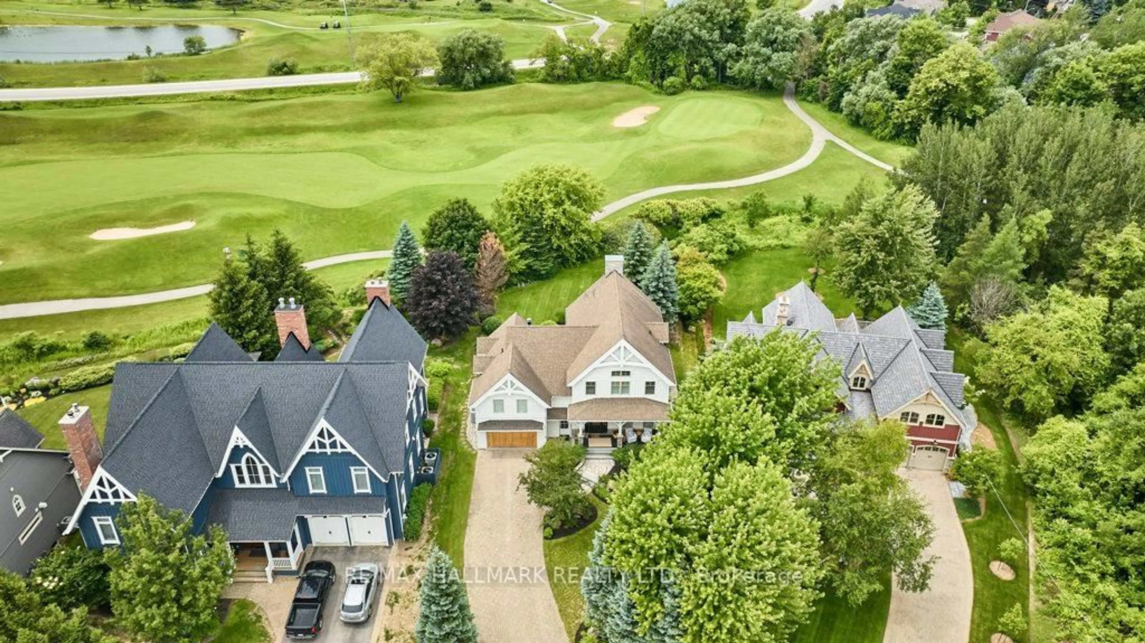 A pic from outside/outdoor area/front of a property/back of a property/a pic from drone, unknown for 136 Snowbridge Way, Blue Mountains Ontario L9Y 0V1