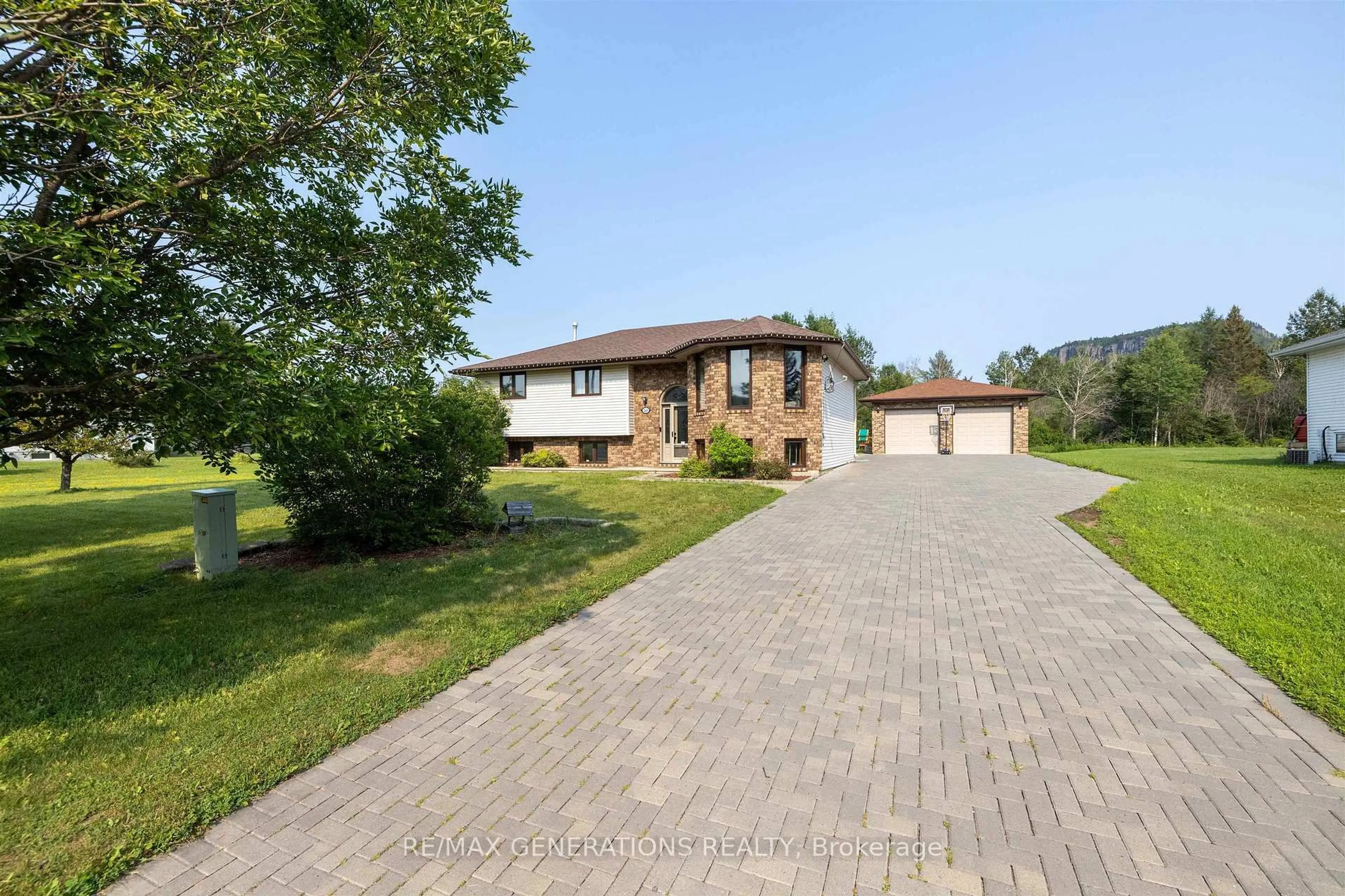 Unknown for 2446 Caspian St, Thunder Bay Ontario P7J 1A1