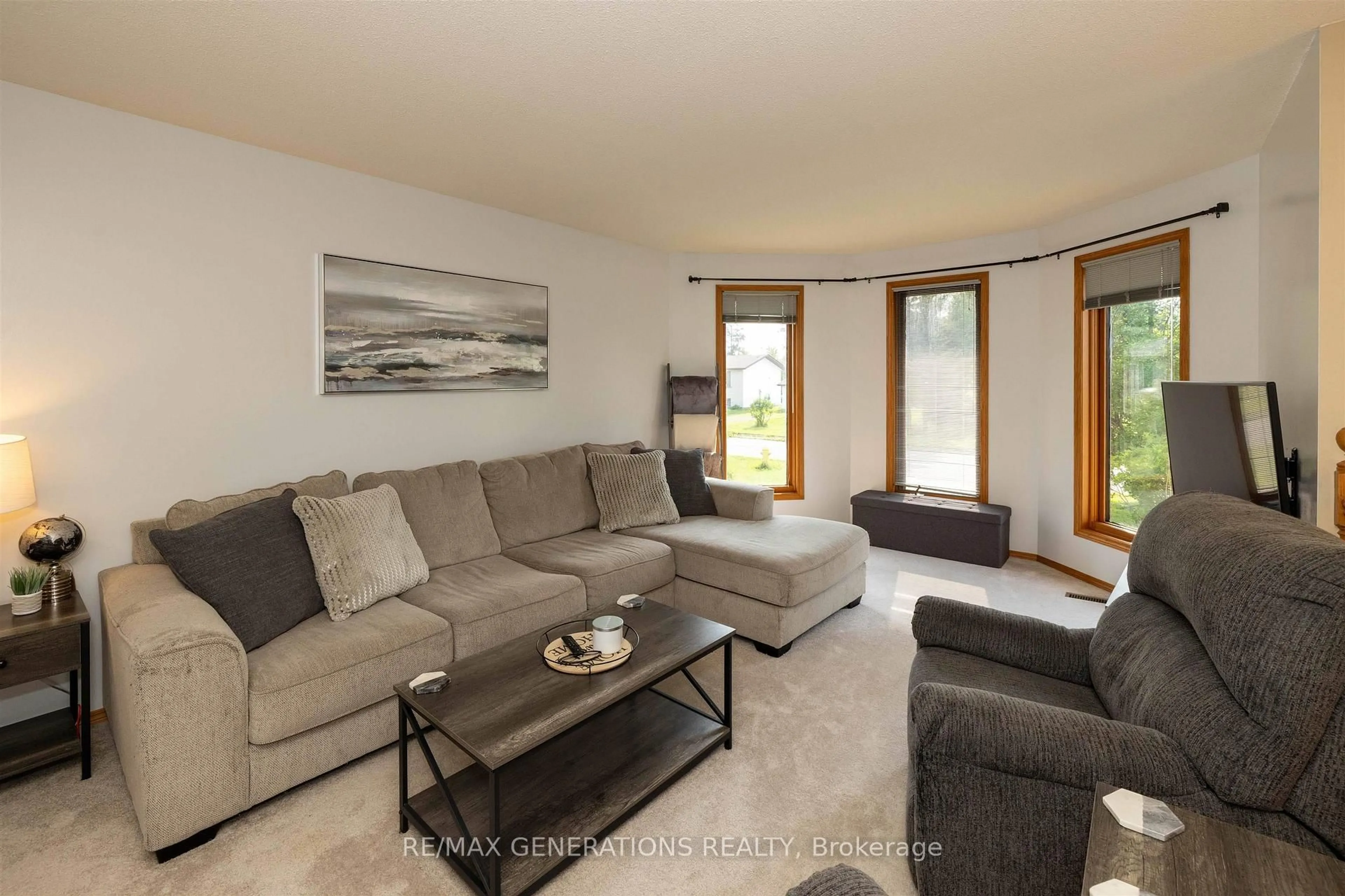 Living room with furniture, unknown for 2446 Caspian St, Thunder Bay Ontario P7J 1A1