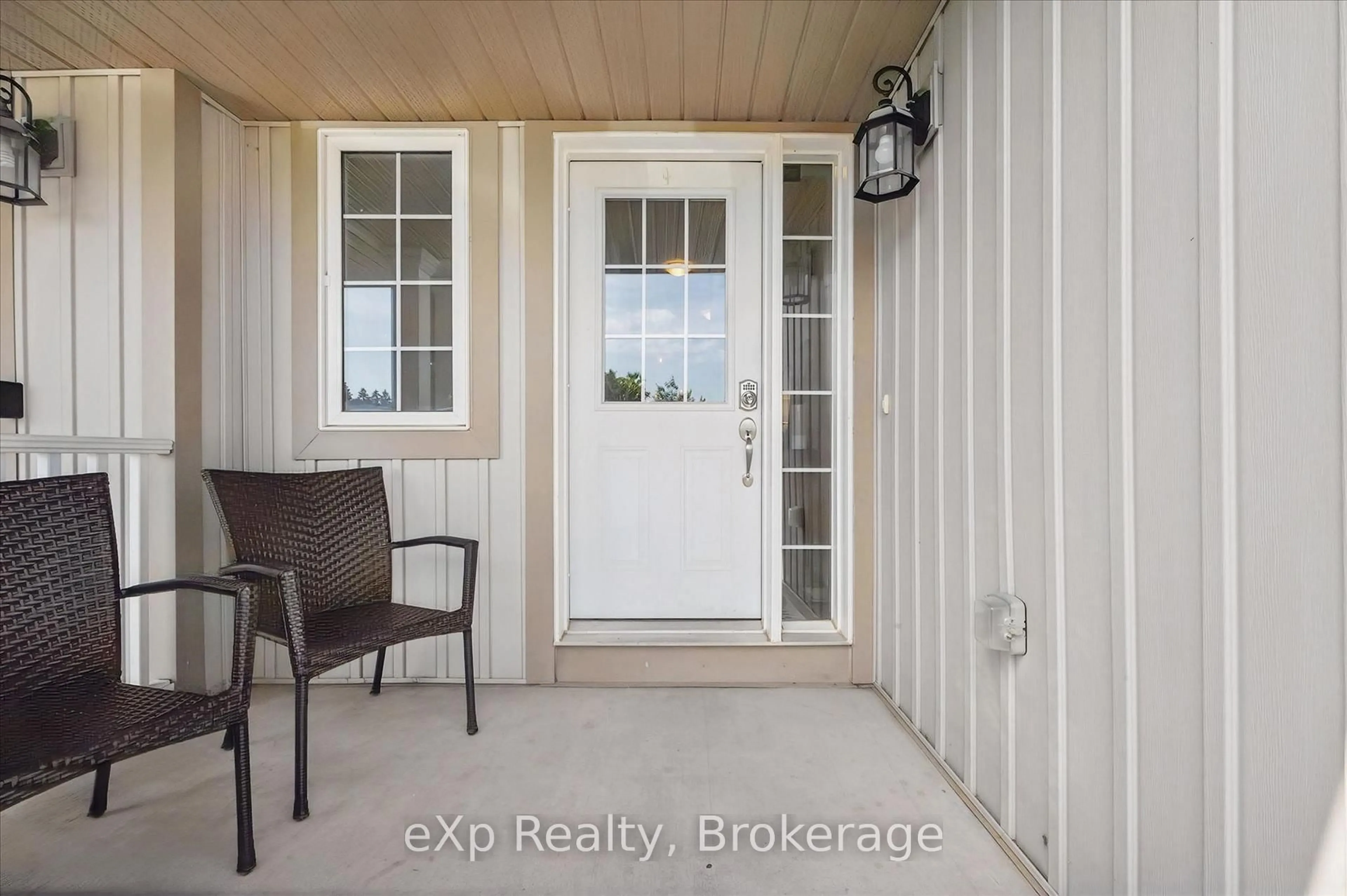 Indoor entryway for 14 Sadler St, Centre Wellington Ontario N1M 0E2