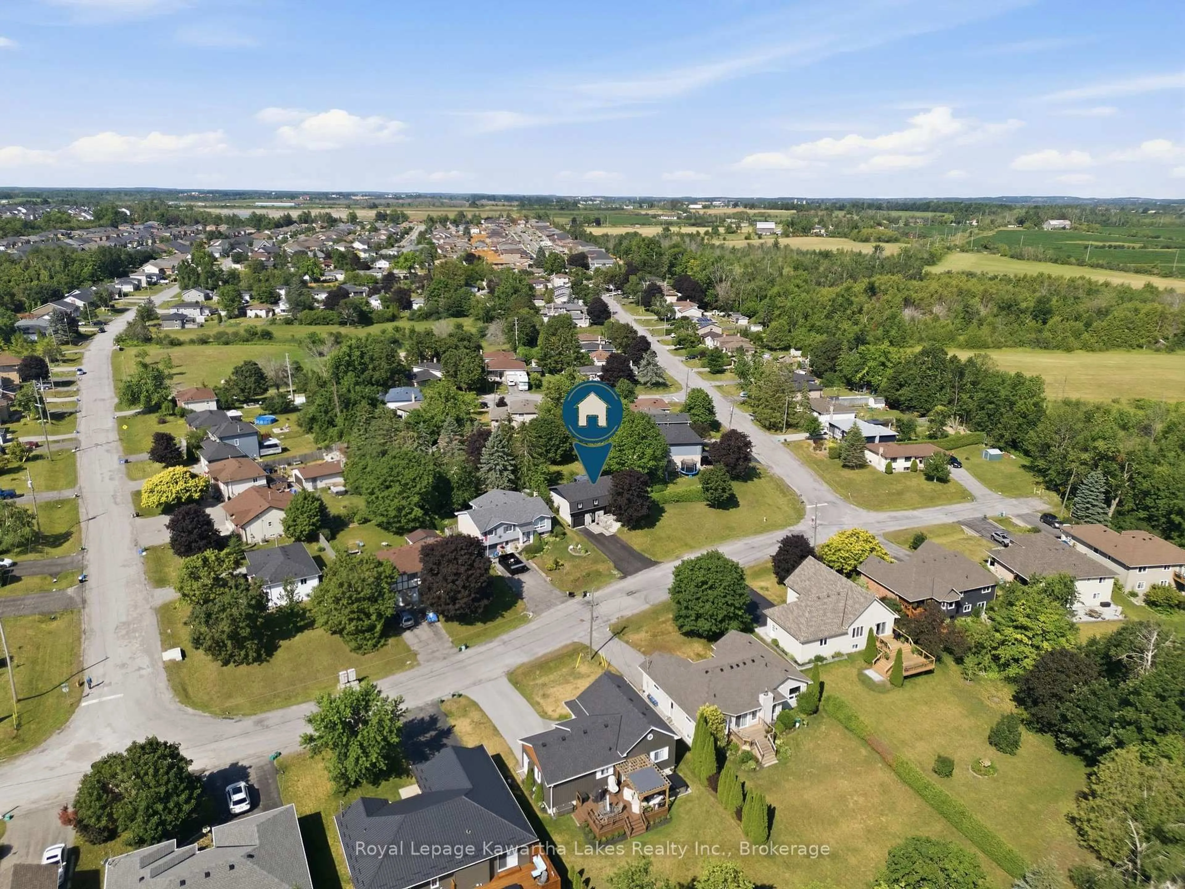 A pic from outside/outdoor area/front of a property/back of a property/a pic from drone, street for 449 William St, Kawartha Lakes Ontario K9V 0J5