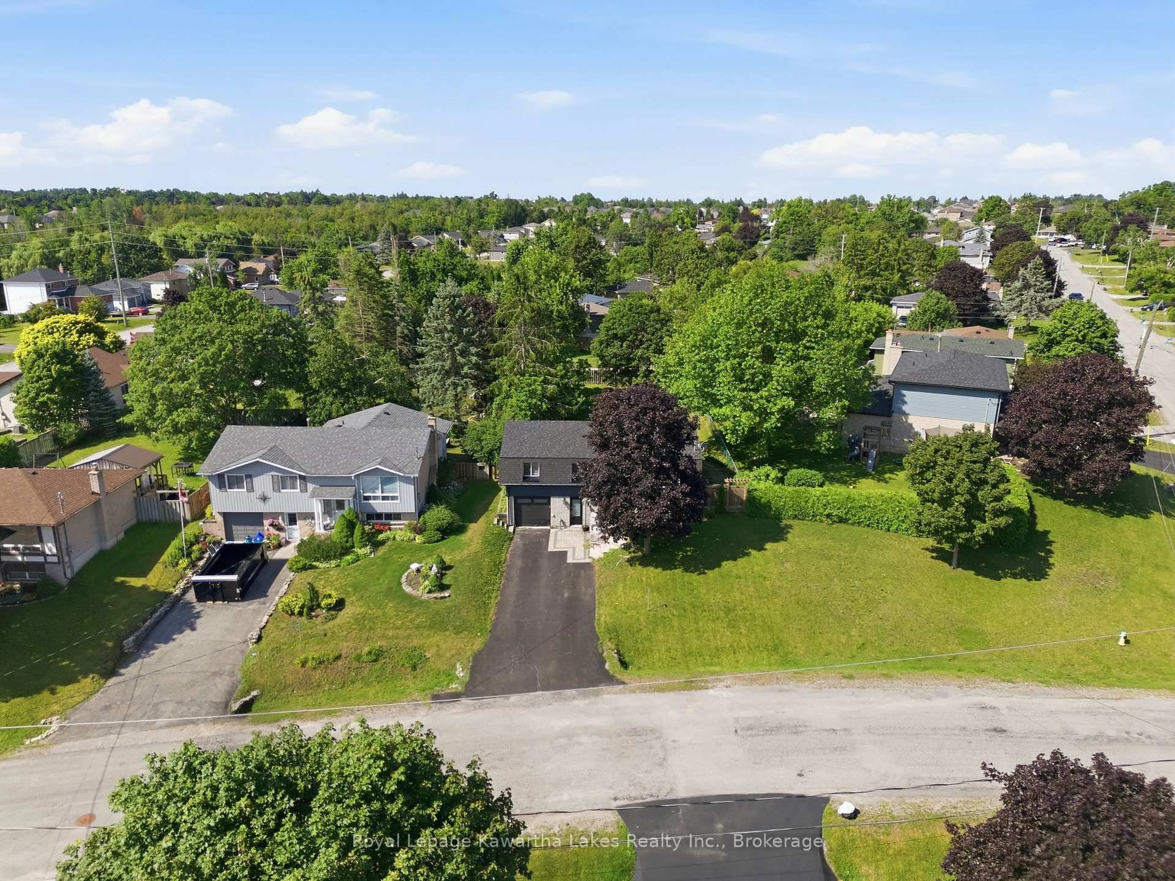 A pic from outside/outdoor area/front of a property/back of a property/a pic from drone, street for 449 William St, Kawartha Lakes Ontario K9V 0J5