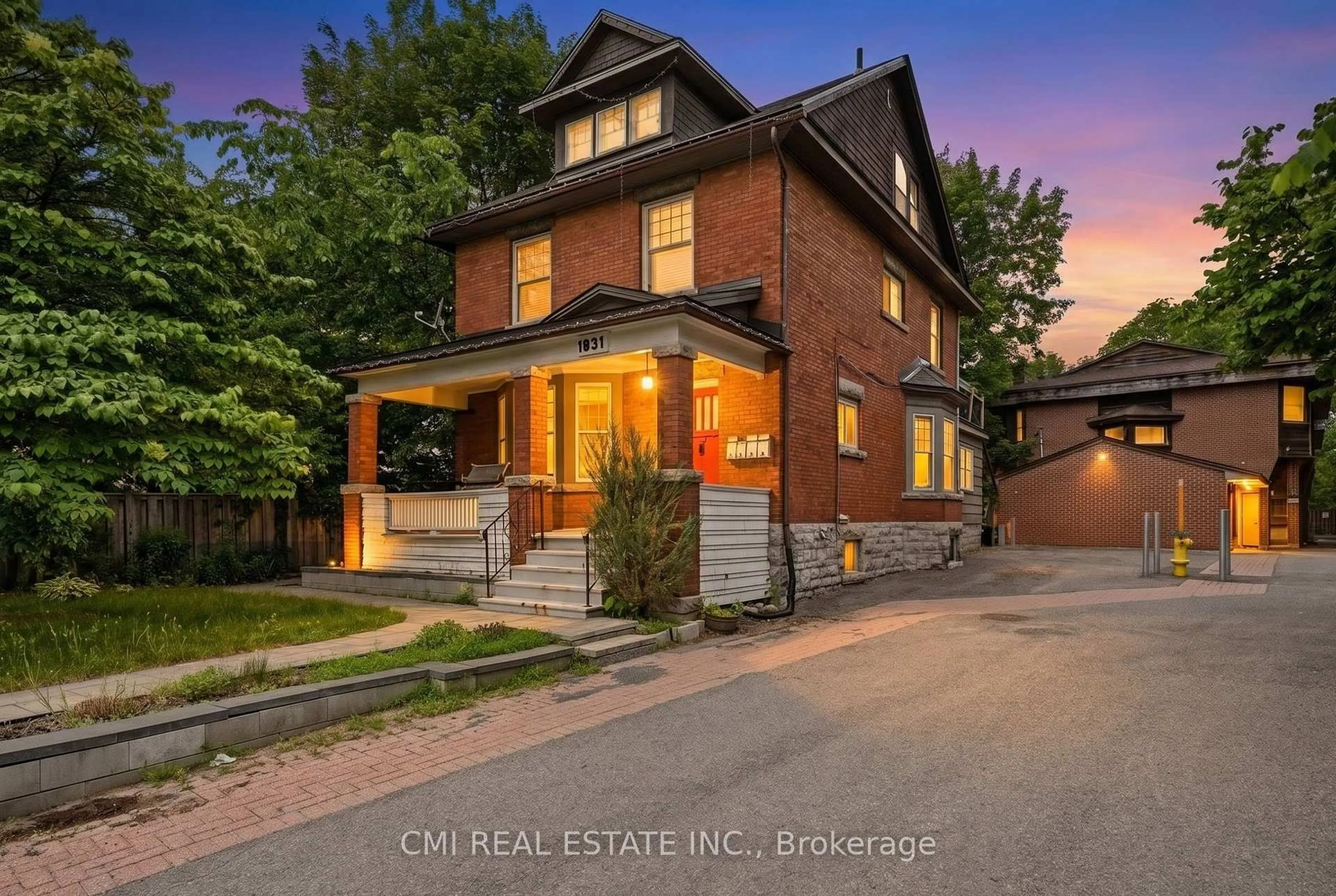Home with brick exterior material, street for 1031 Carling Ave #1, Ottawa Ontario K1Y 4E8