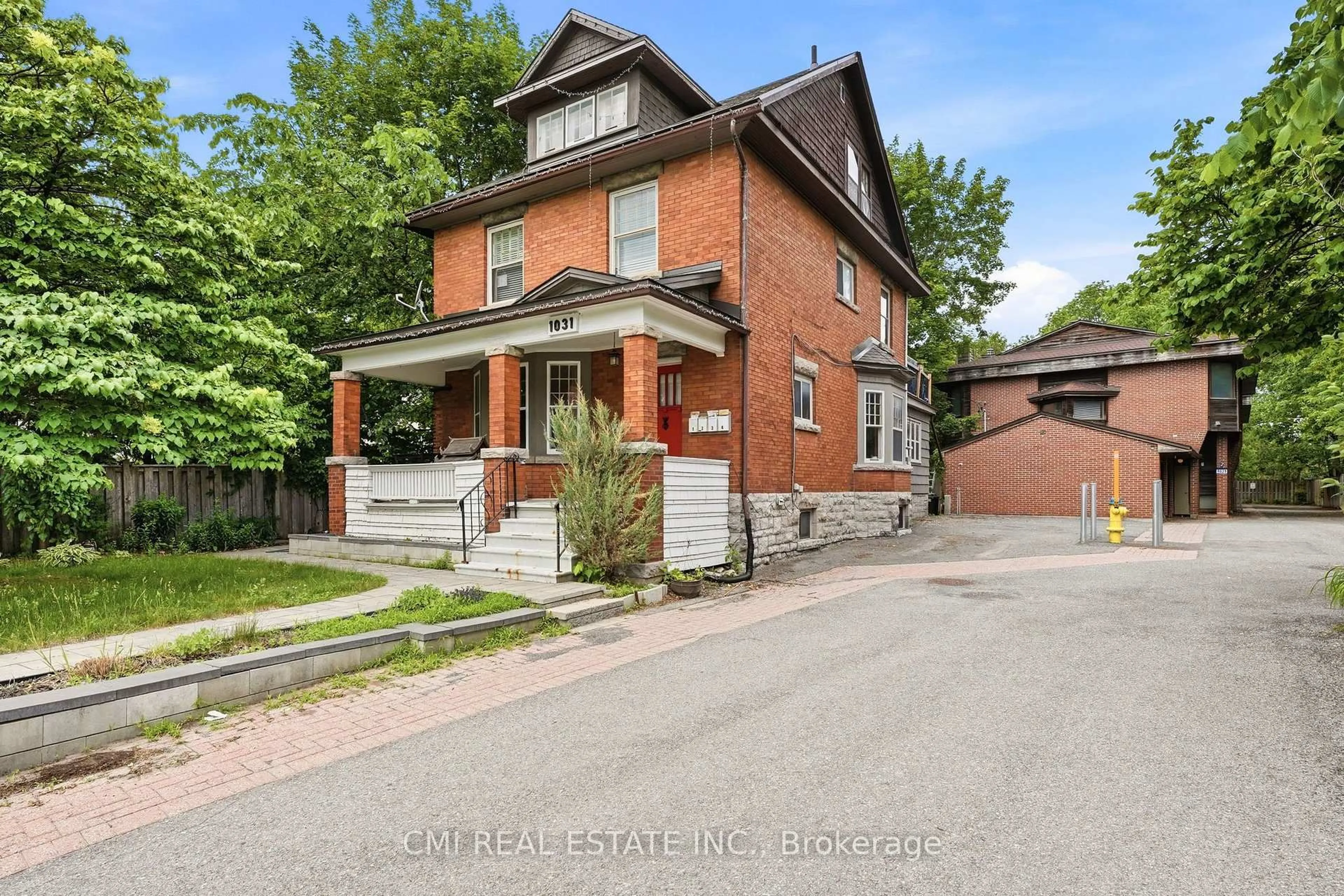 Home with brick exterior material, street for 1031 Carling Ave #1, Ottawa Ontario K1Y 4E8