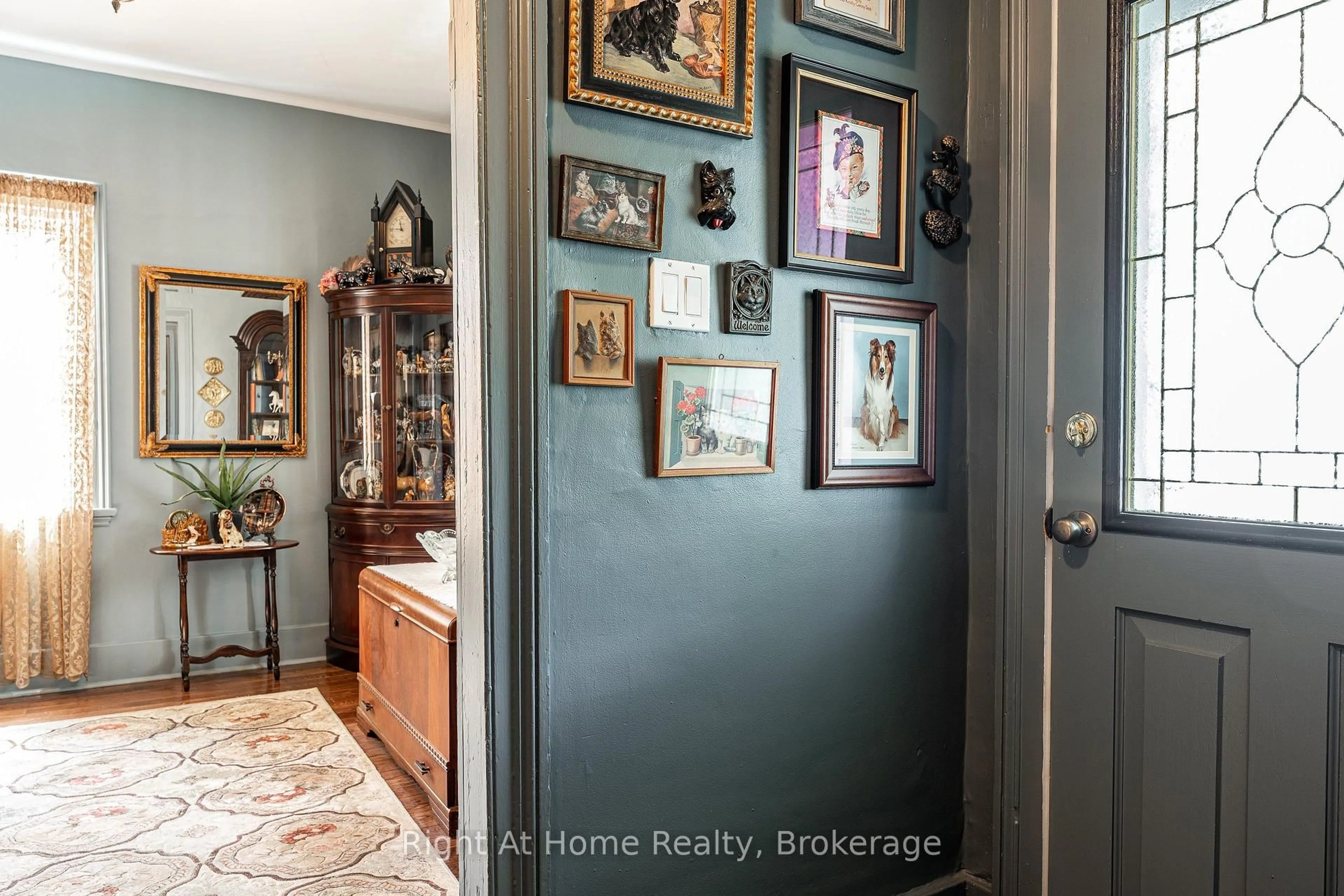 Indoor entryway for 302 Huron St, Stratford Ontario N5A 5T4