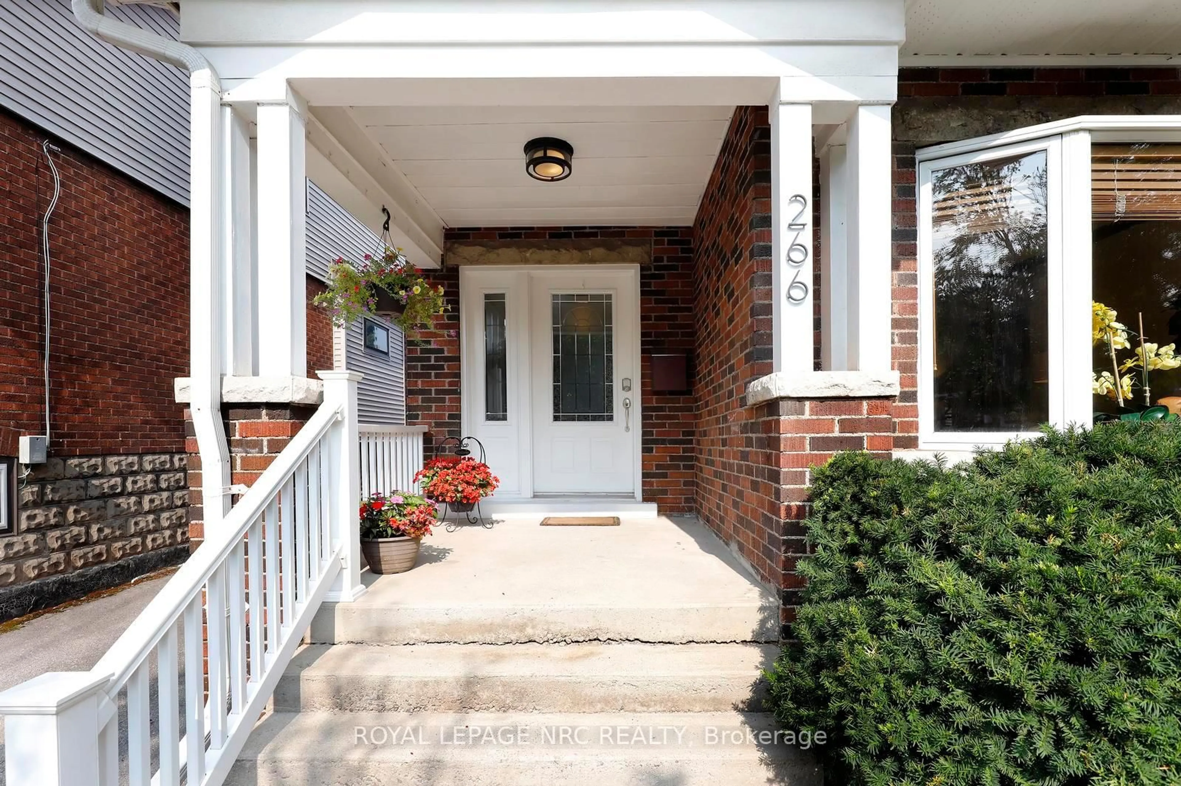 Indoor entryway for 266 London St, Hamilton Ontario L8K 2H2