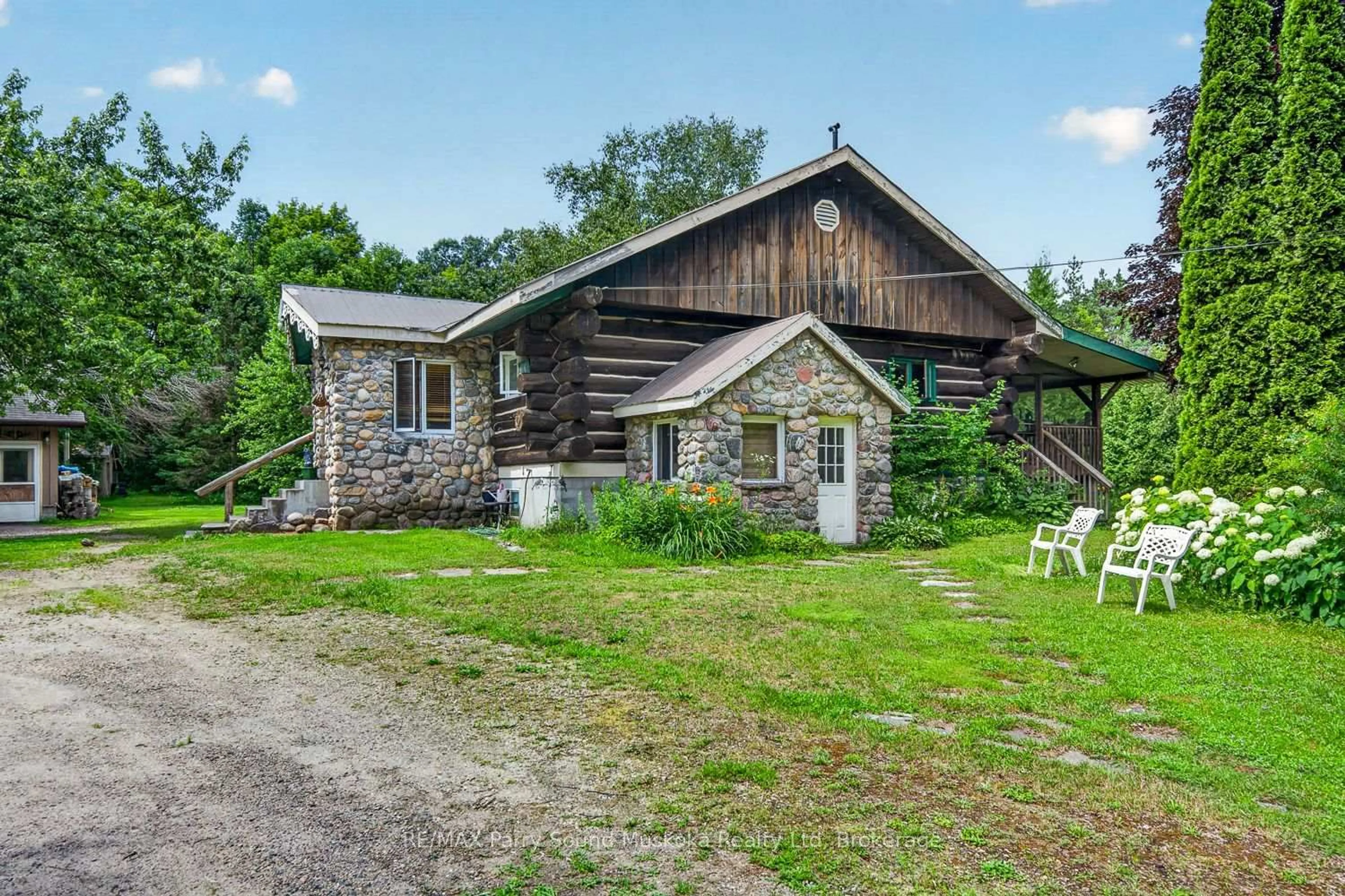 A pic from outside/outdoor area/front of a property/back of a property/a pic from drone, building for 1011 Orange Lodge Rd, Muskoka Lakes Ontario P0C 1H0