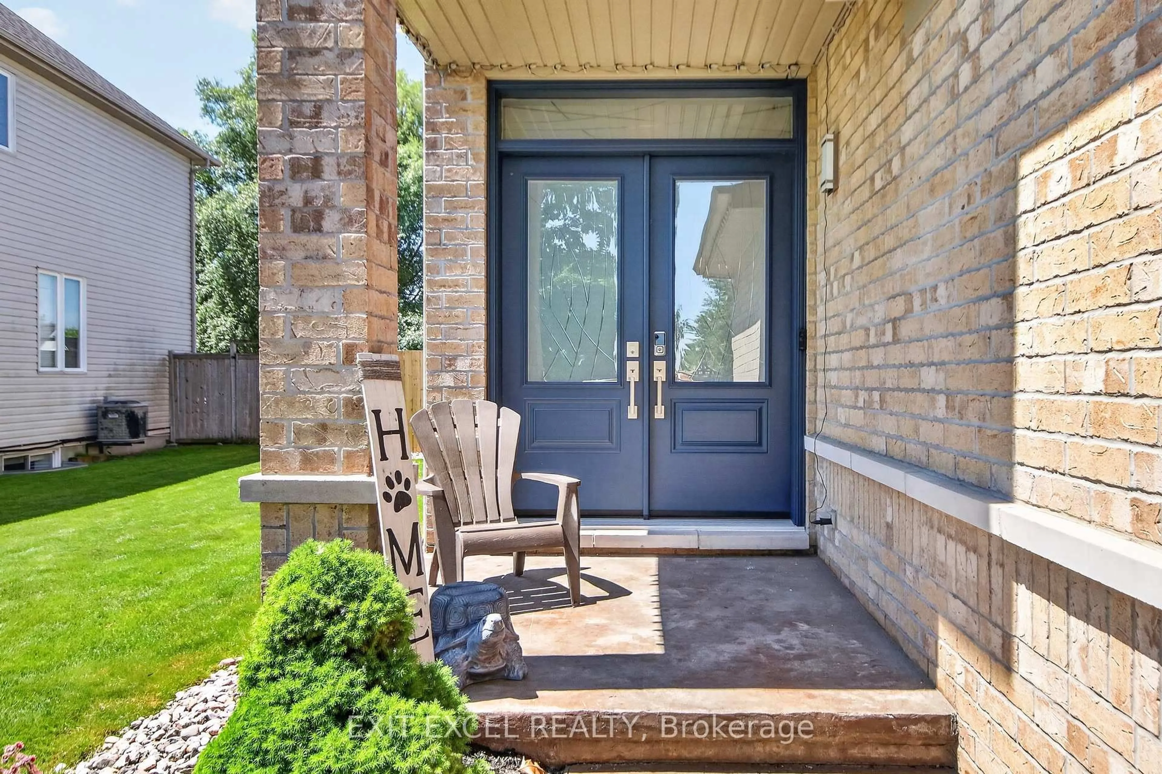 Indoor entryway for 6850 Breanna Cardill St, Greely Ontario K4P 0C1
