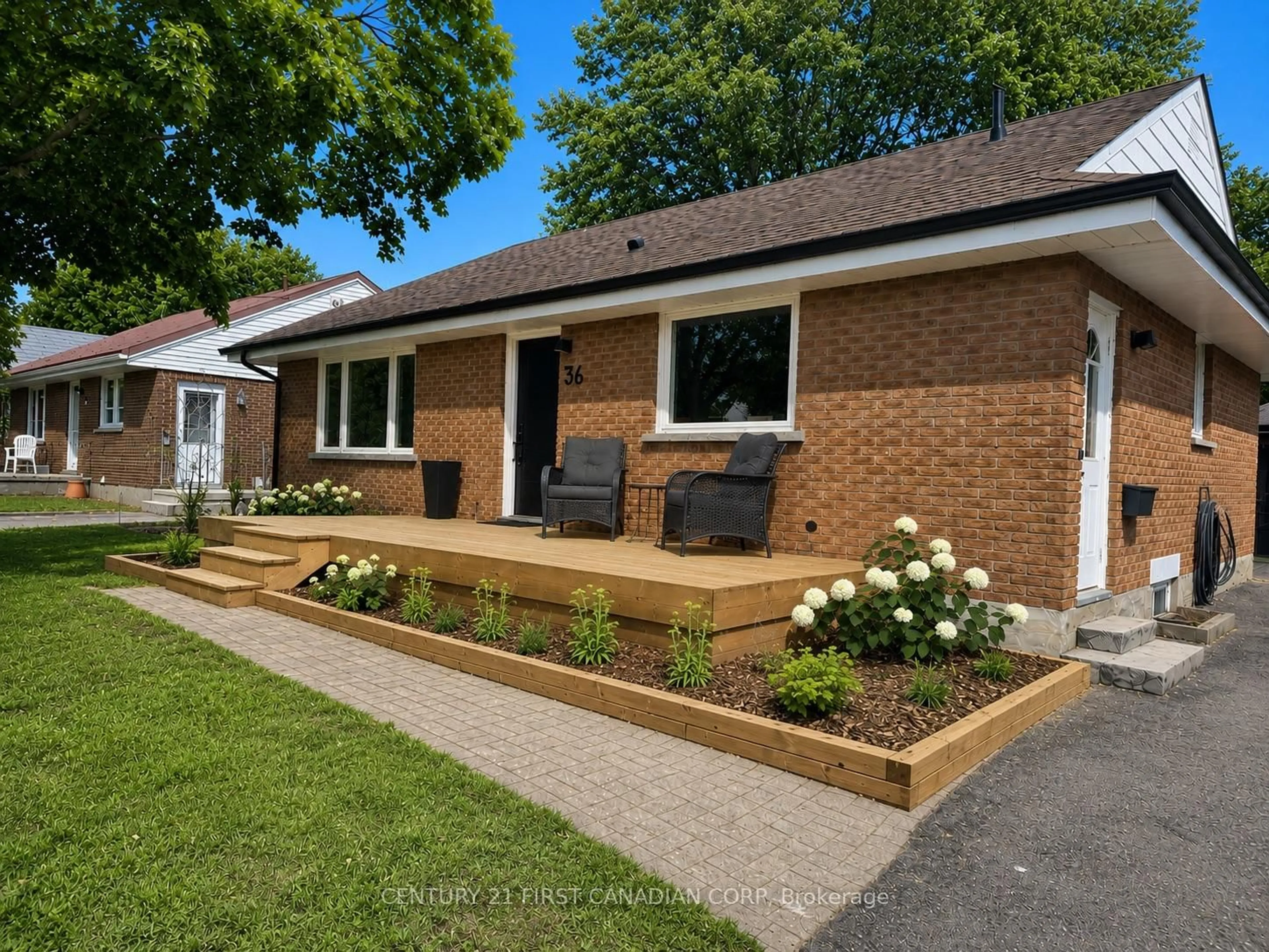 Home with brick exterior material, street for 36 Edgewood Dr, Kitchener Ontario N2M 2A1