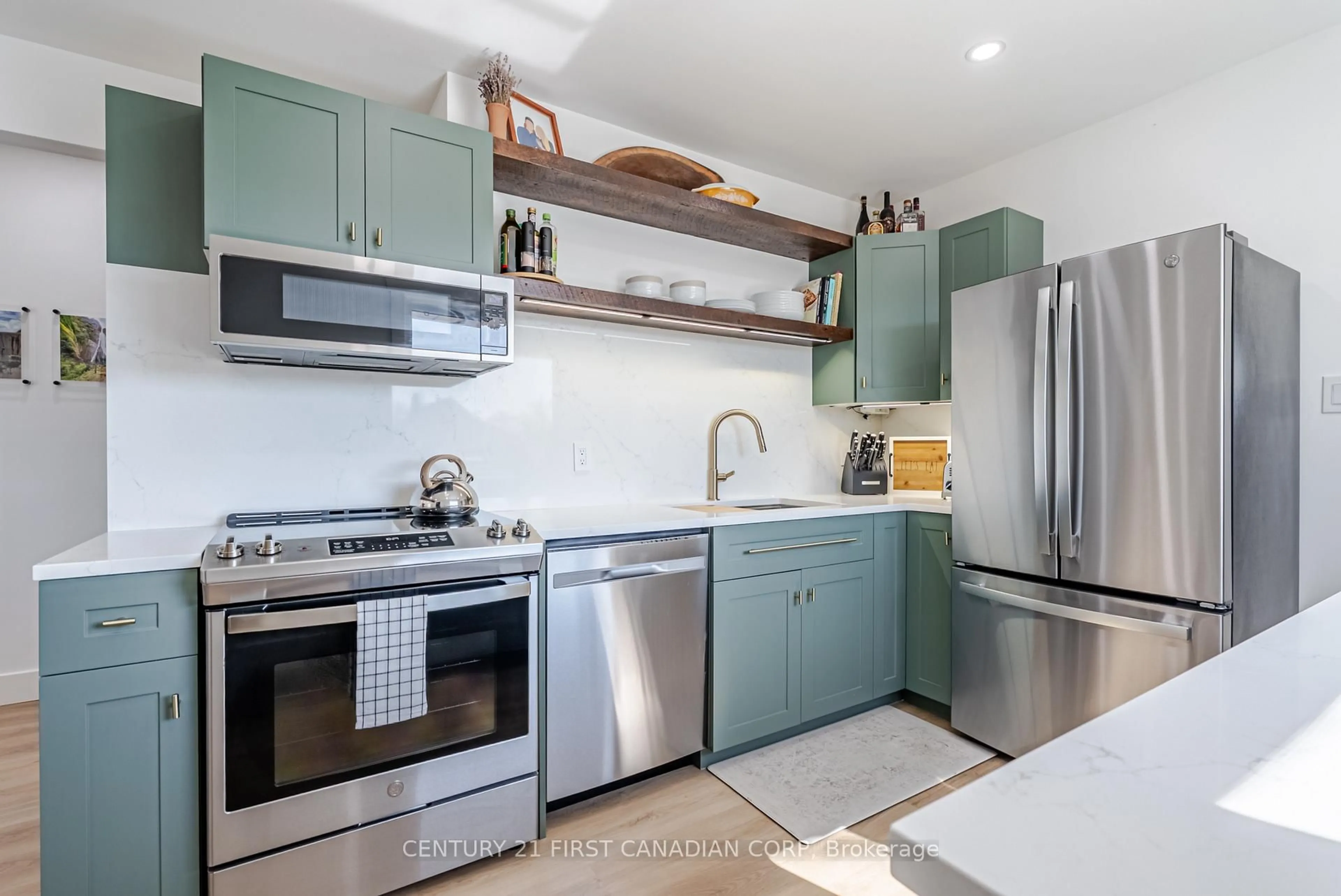 Open concept kitchen, ceramic/tile floor for 36 Edgewood Dr, Kitchener Ontario N2M 2A1