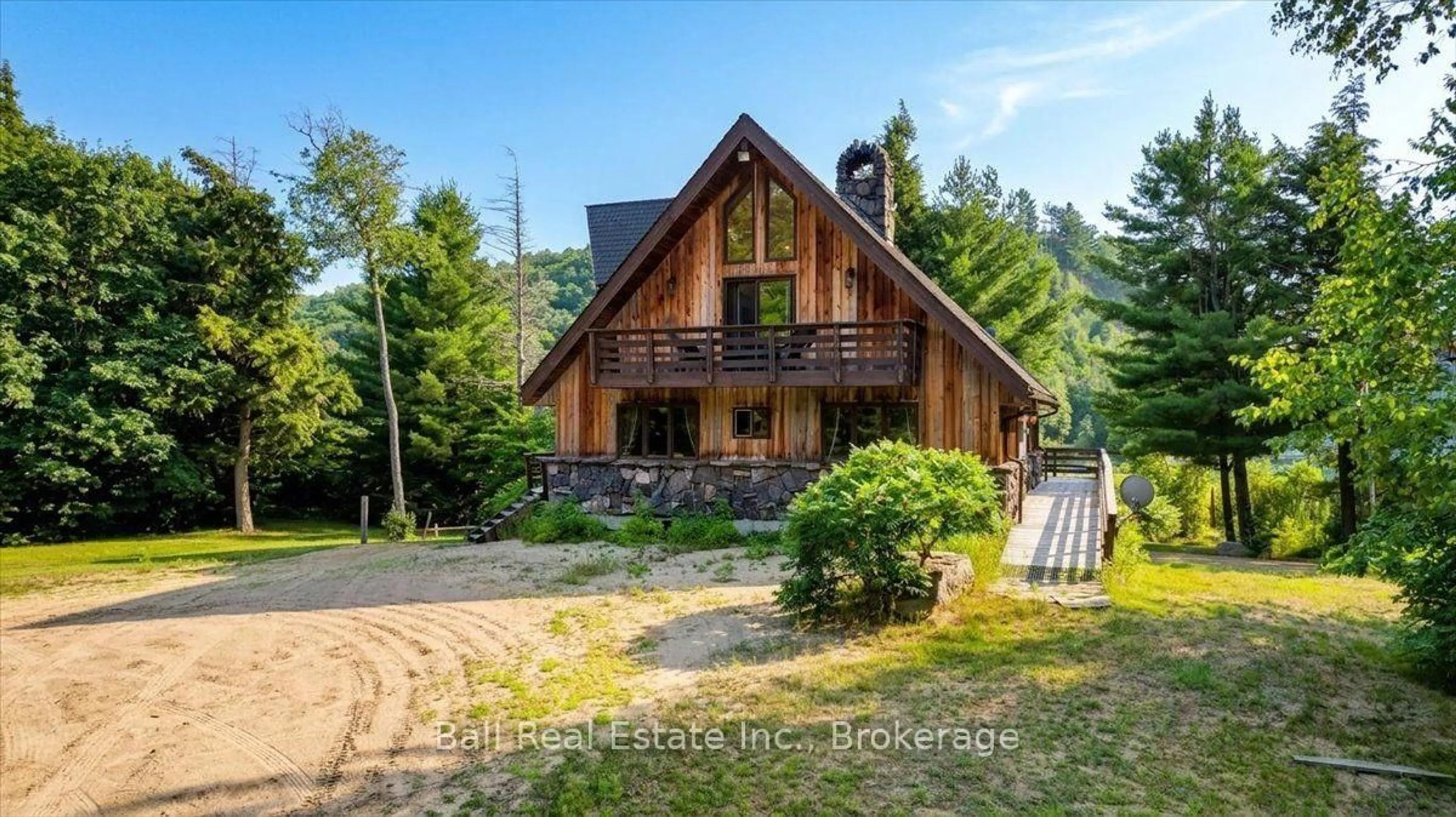 A pic from outside/outdoor area/front of a property/back of a property/a pic from drone, unknown for 1608 Tusk Tr, Dysart et al Ontario K0L 1X0
