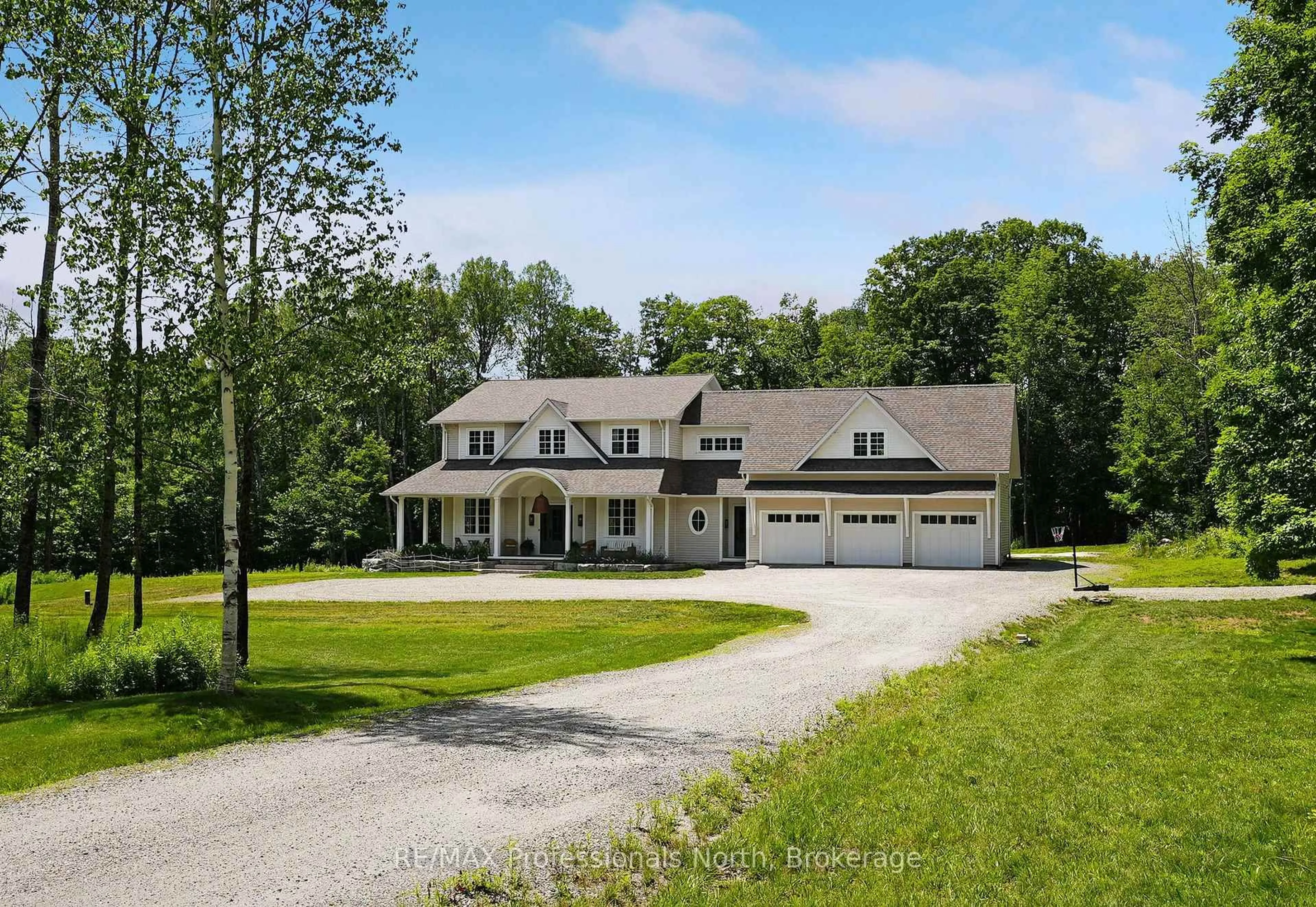Home with vinyl exterior material, street for 1018 Flagstone Lane, Minden Hills Ontario K0M 2K0