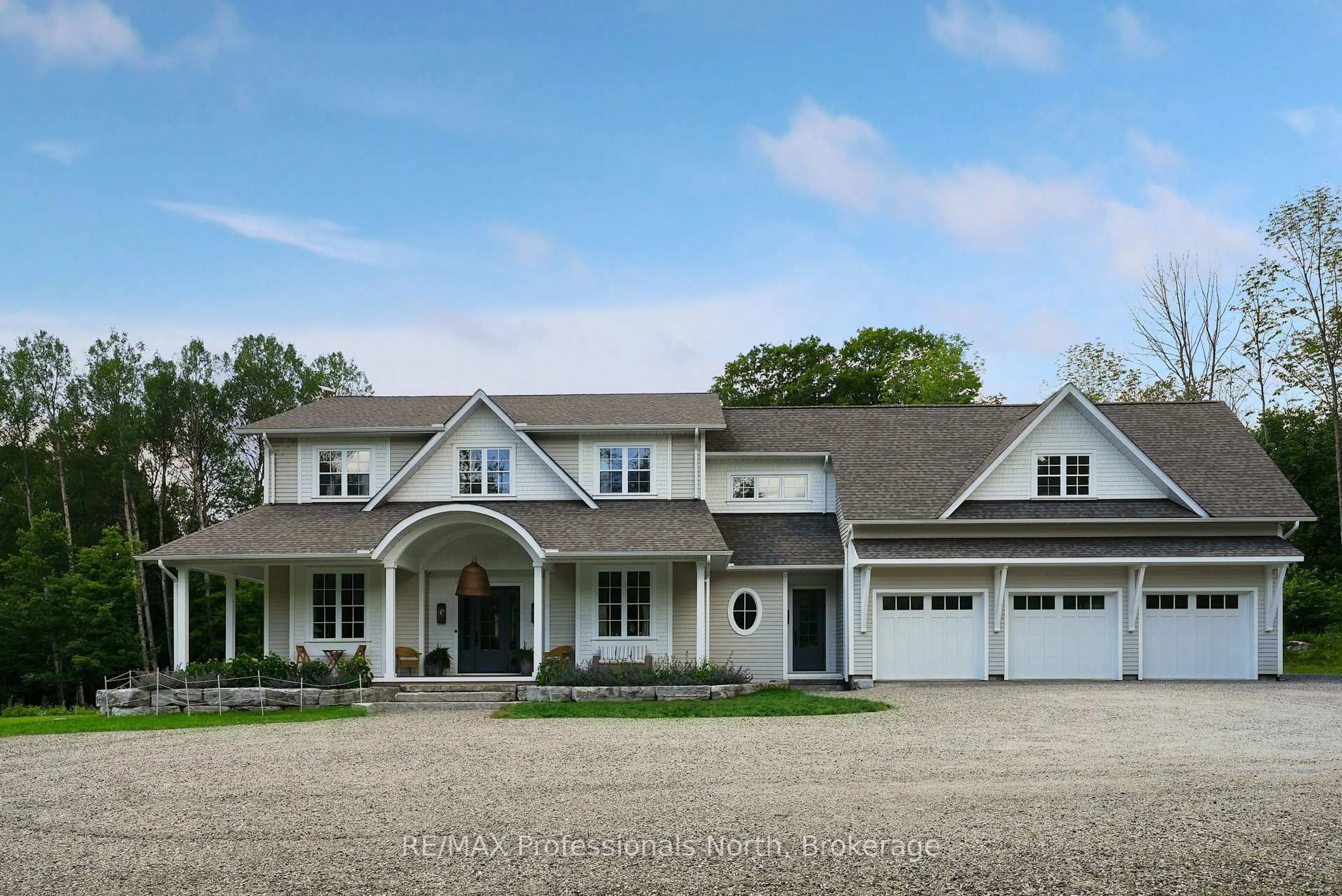 Home with vinyl exterior material, street for 1018 Flagstone Lane, Minden Hills Ontario K0M 2K0