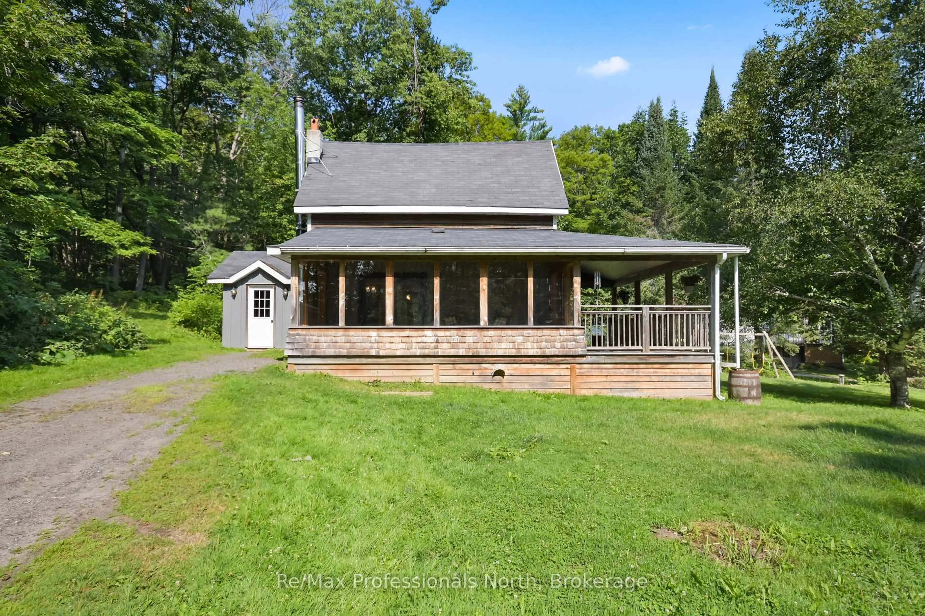 A pic from outside/outdoor area/front of a property/back of a property/a pic from drone, building for 1658 Housey's Rapids Rd, Gravenhurst Ontario P1P 1R3