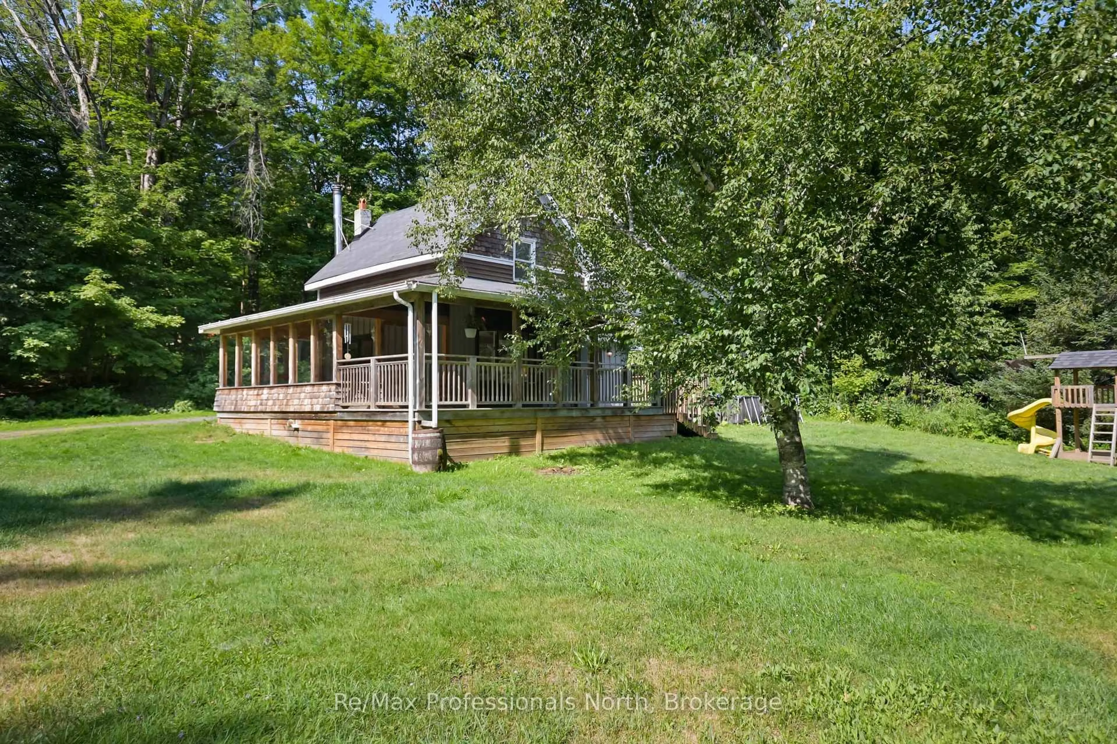 A pic from outside/outdoor area/front of a property/back of a property/a pic from drone, unknown for 1658 Housey's Rapids Rd, Gravenhurst Ontario P1P 1R3
