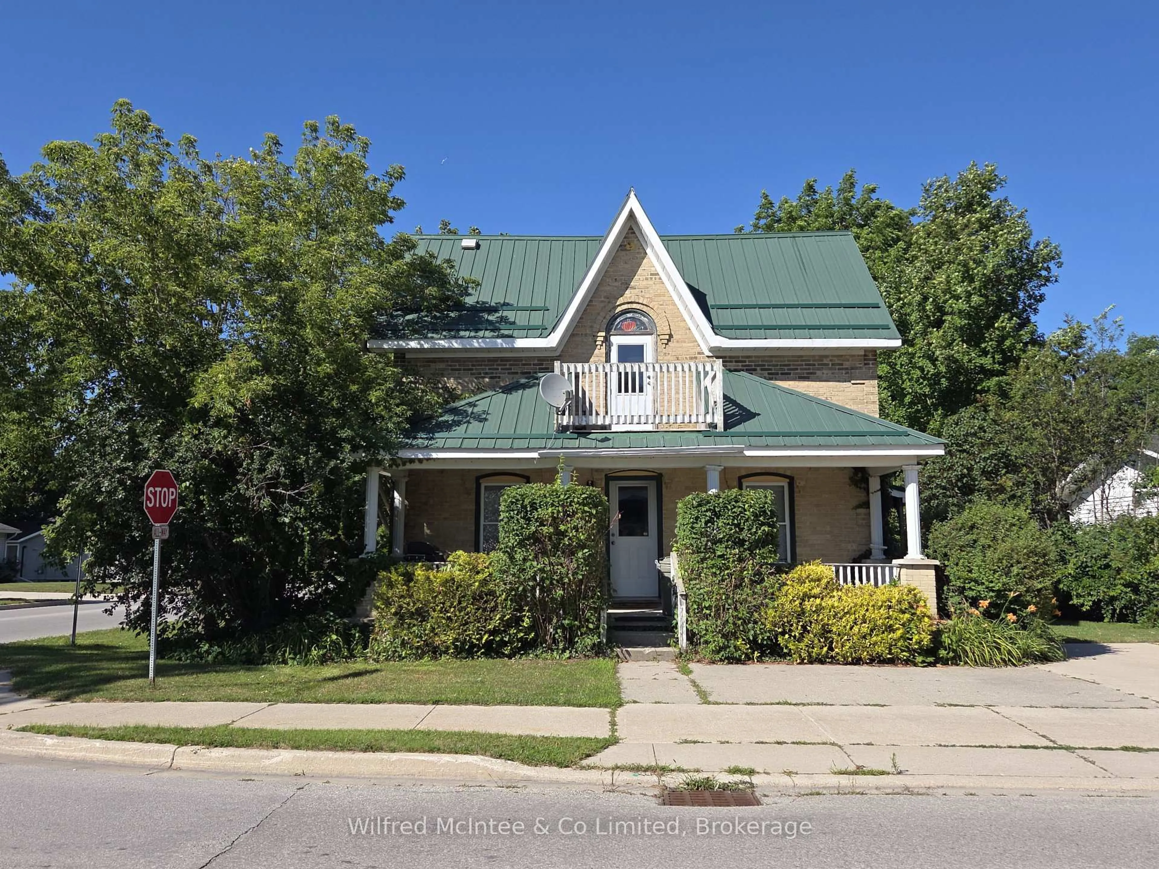 Home with vinyl exterior material, street for 569 Eugenie St, Saugeen Shores Ontario N0H 2C0