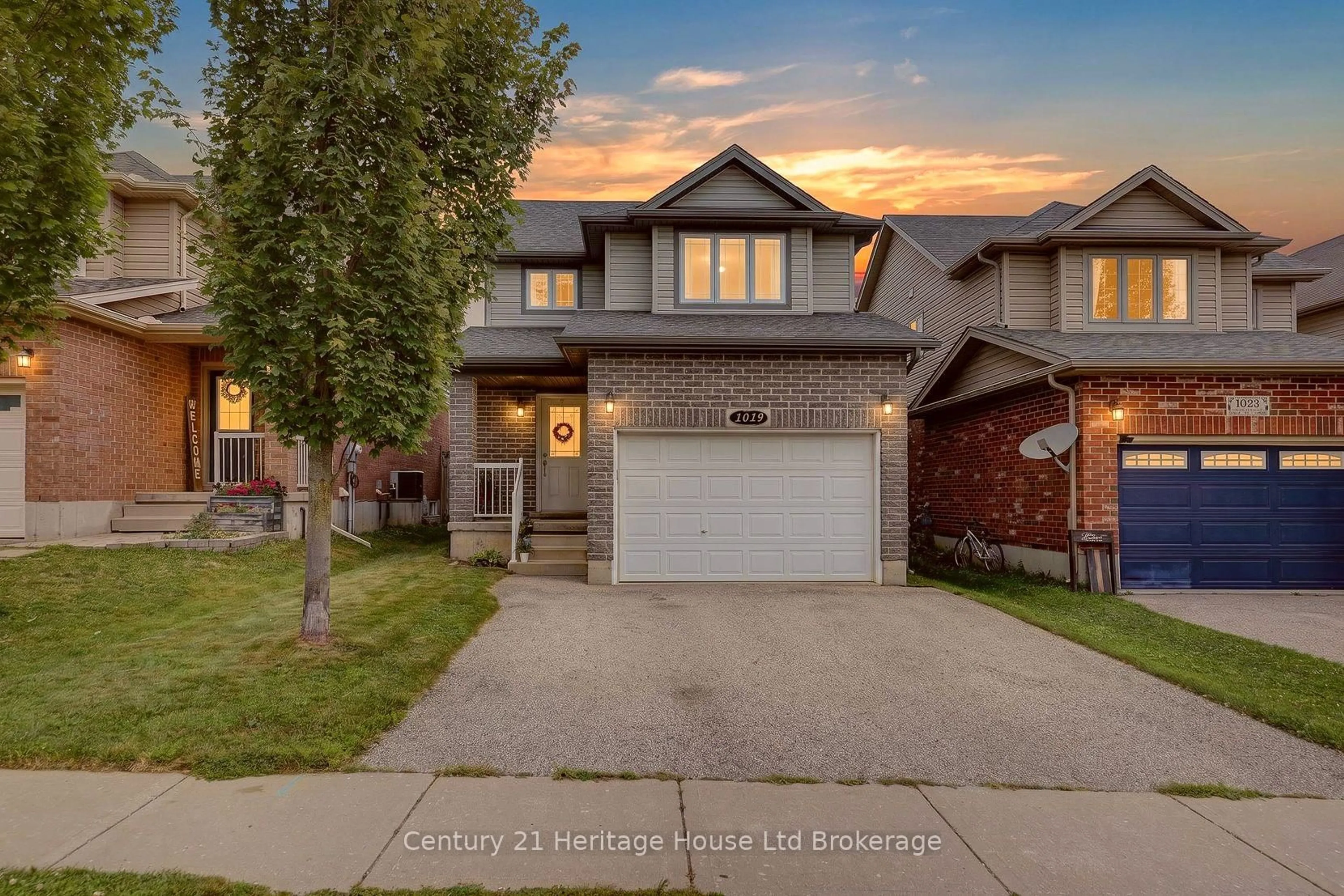 Home with brick exterior material, street for 1019 Marquette Dr, Woodstock Ontario N4V 0A9