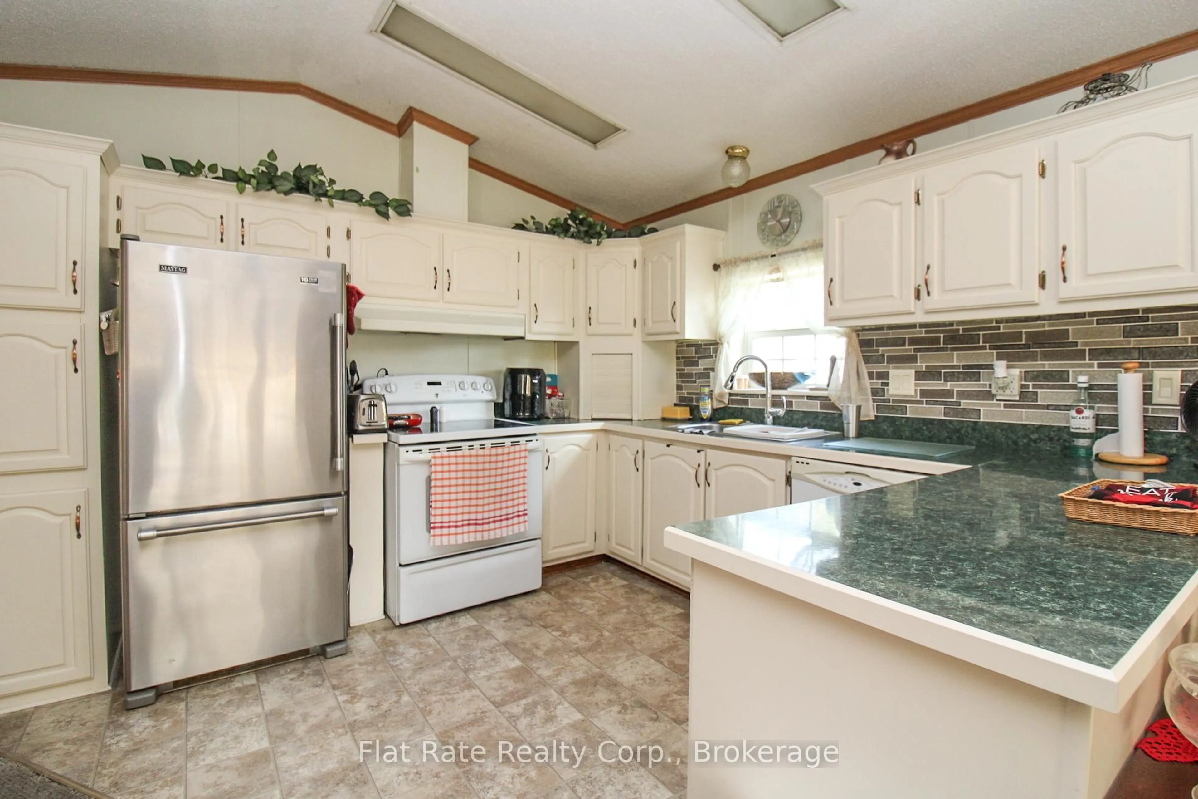 Standard kitchen, ceramic/tile floor for 11 MCGREGOR Dr, Otonabee-South Monaghan Ontario K0L 1G0