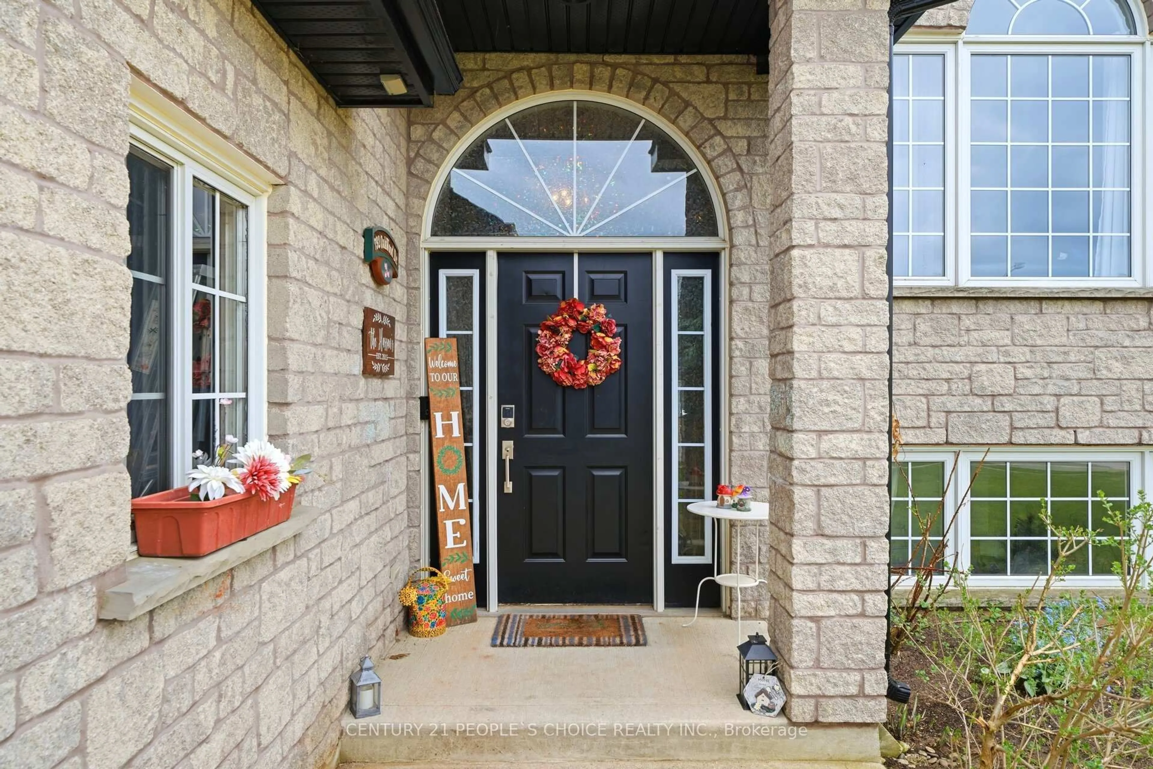 Indoor entryway for 792 OAKWOOD Dr, Saugeen Shores Ontario N0H 2C4