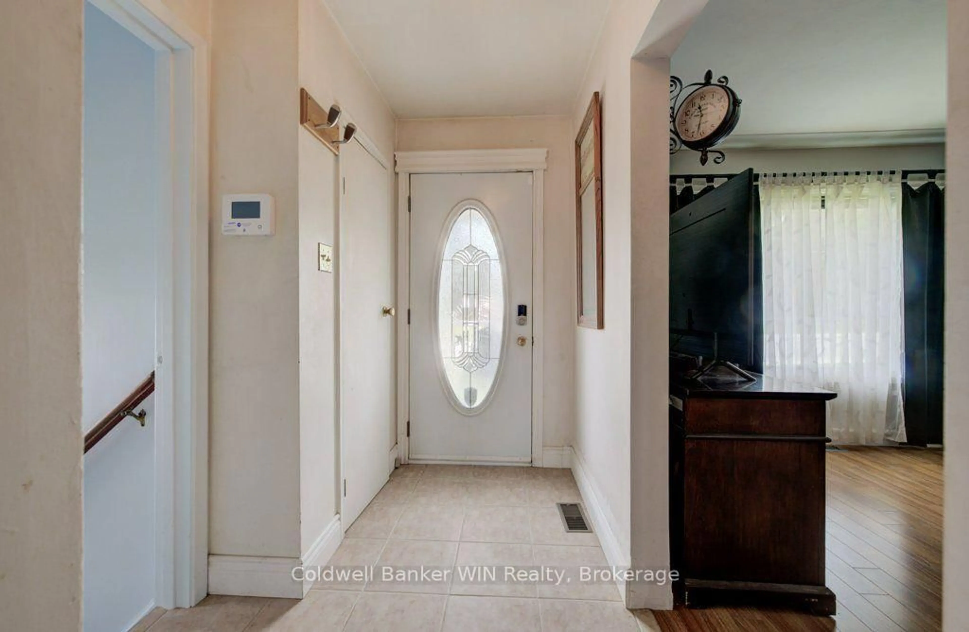 Indoor entryway for 140 Queen St, Wellington North Ontario N0G 2L3